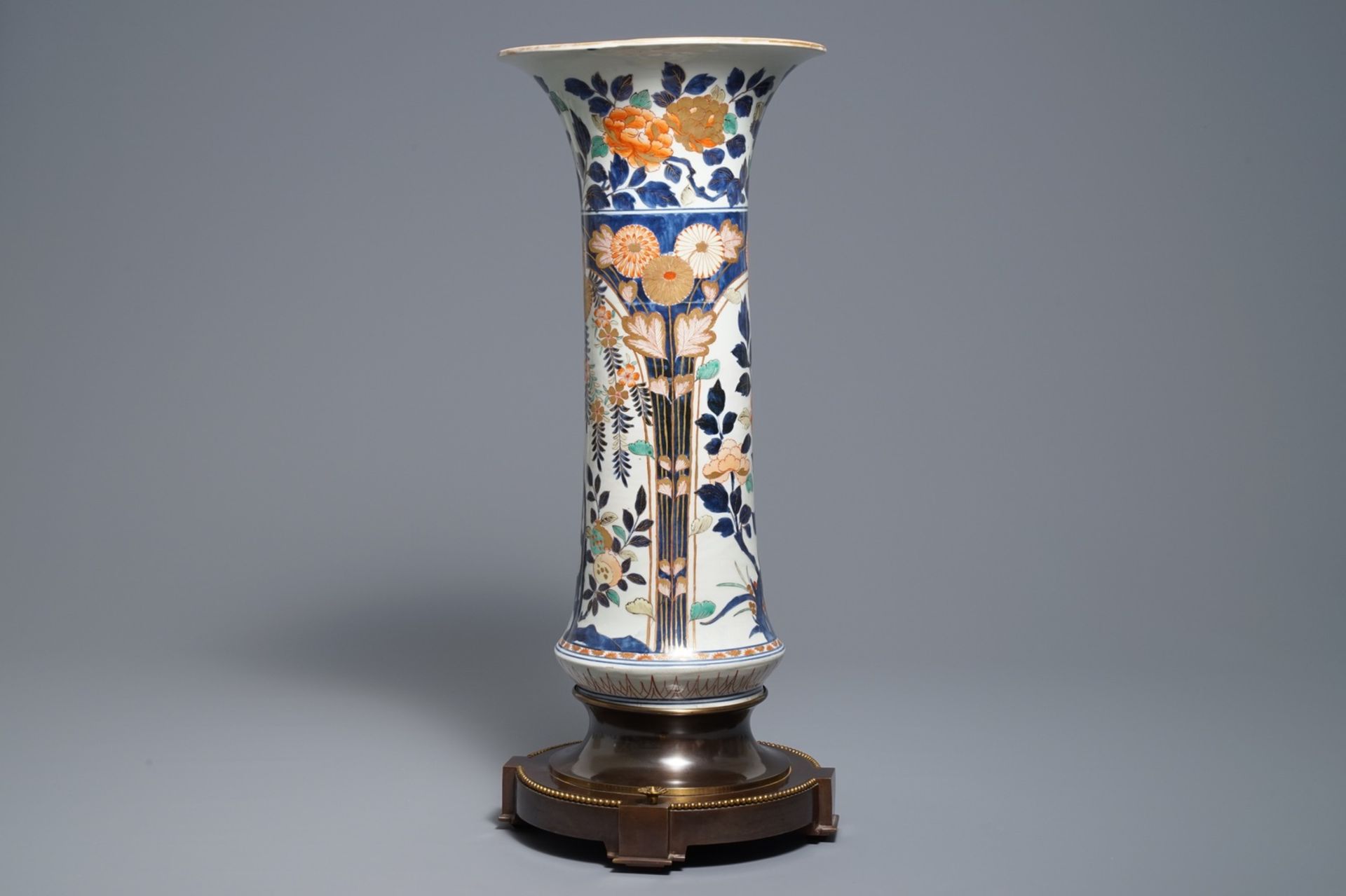 A Japanese bronze-mounted Imari beaker vase, Edo, 17th C. - Image 2 of 6