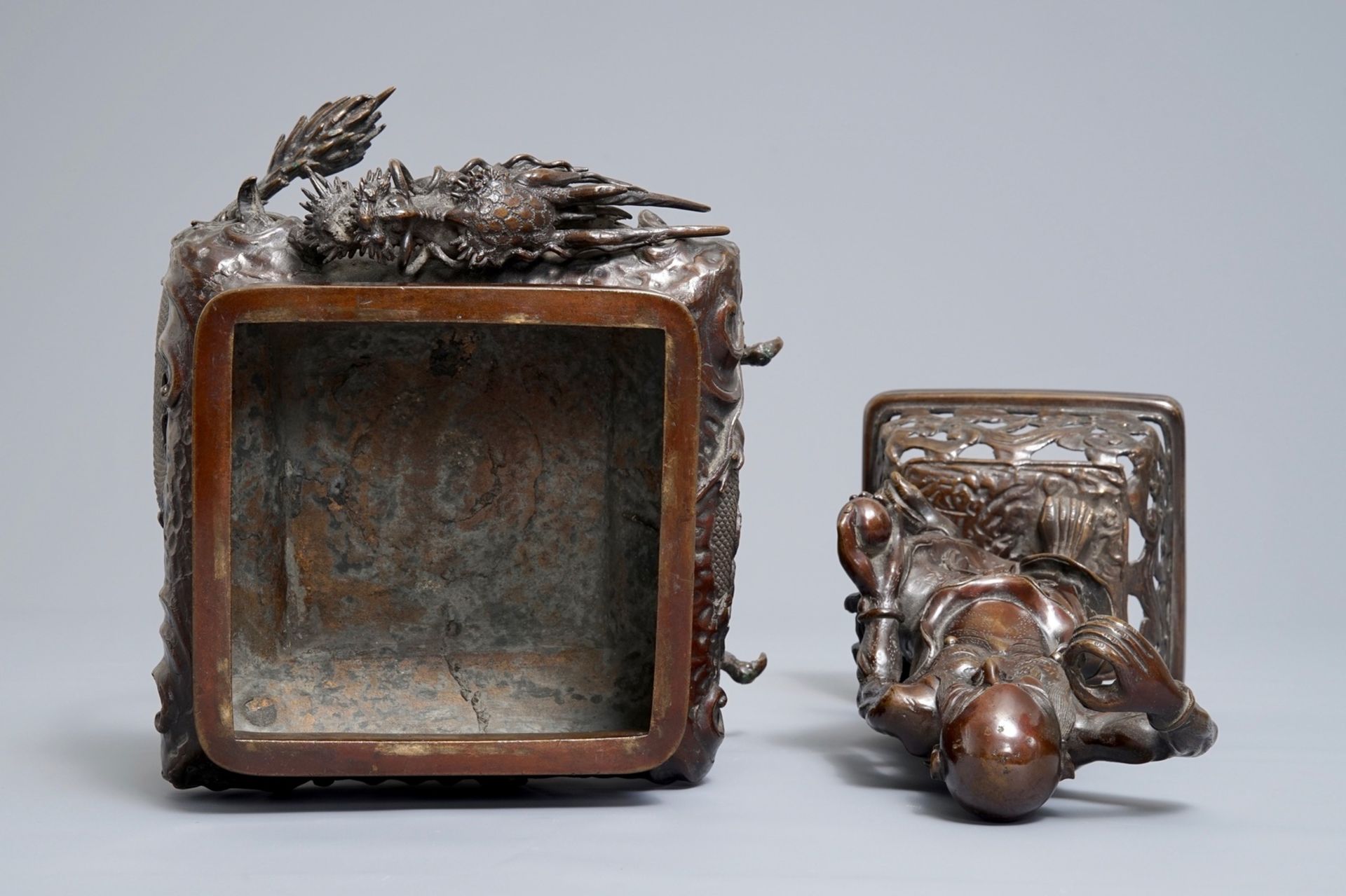 A Japanese bronze koro on dragon claw feet, Edo or Meiji, 18/19th C. - Image 7 of 8