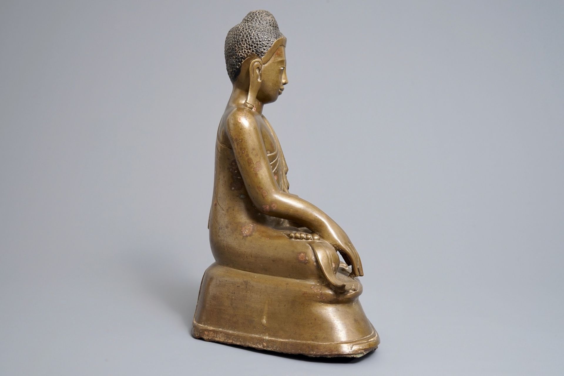 An inscribed bronze figure of Buddha, Burma, 19th C. - Image 2 of 7