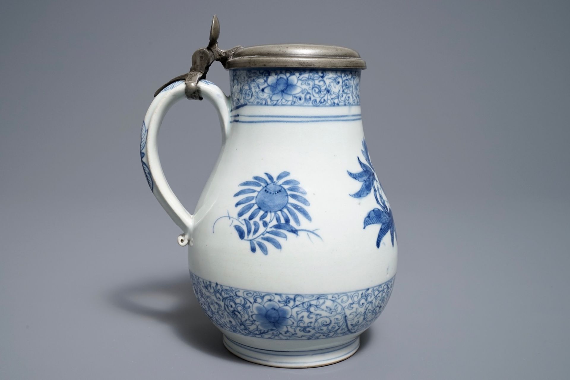 A Japanese blue and white pewter-mounted Arita jug, Edo, 17/18th C. - Image 2 of 8