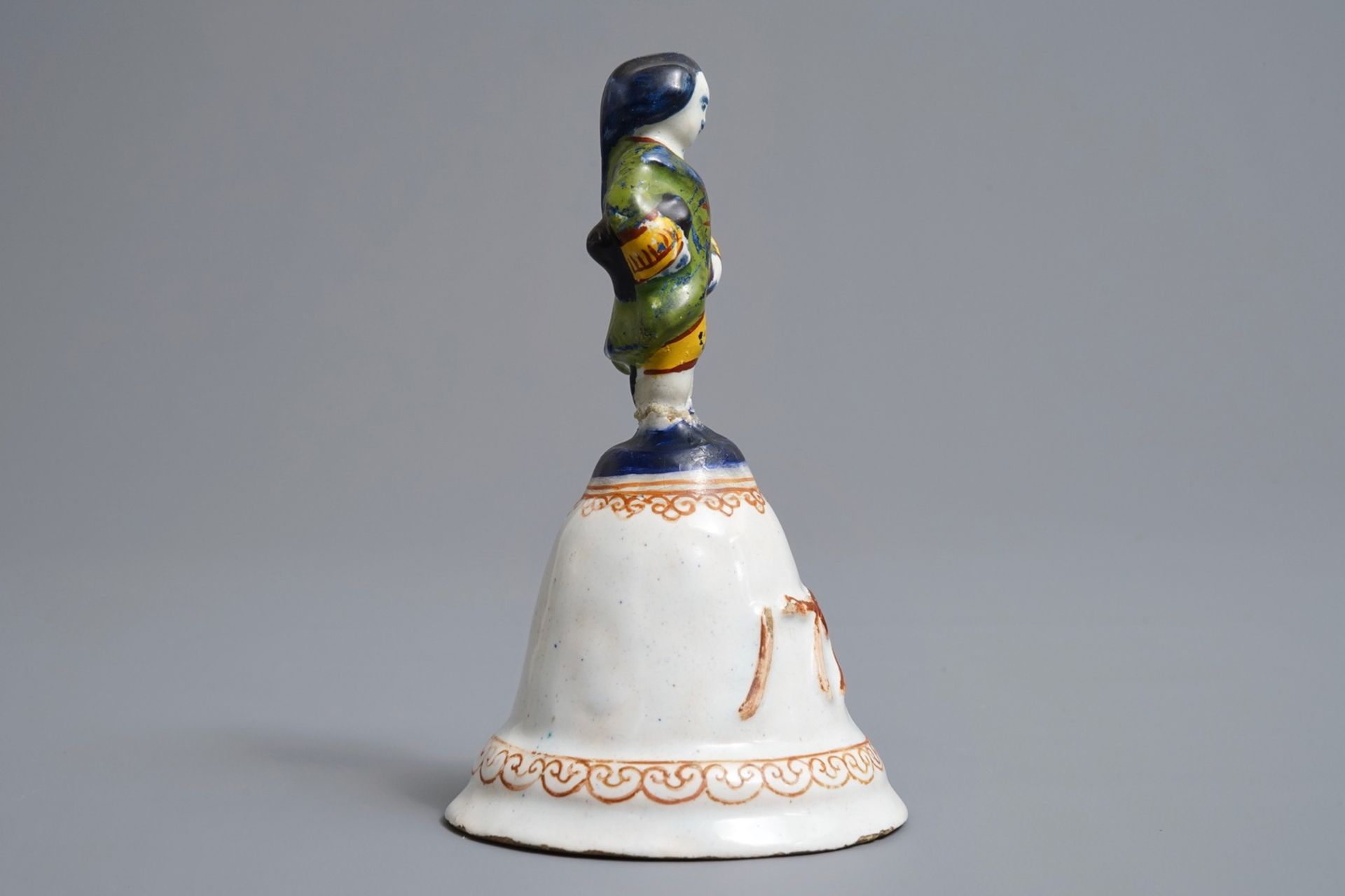 A polychrome Dutch Delft table bell with a noblemand, dated 1796 - Image 3 of 7