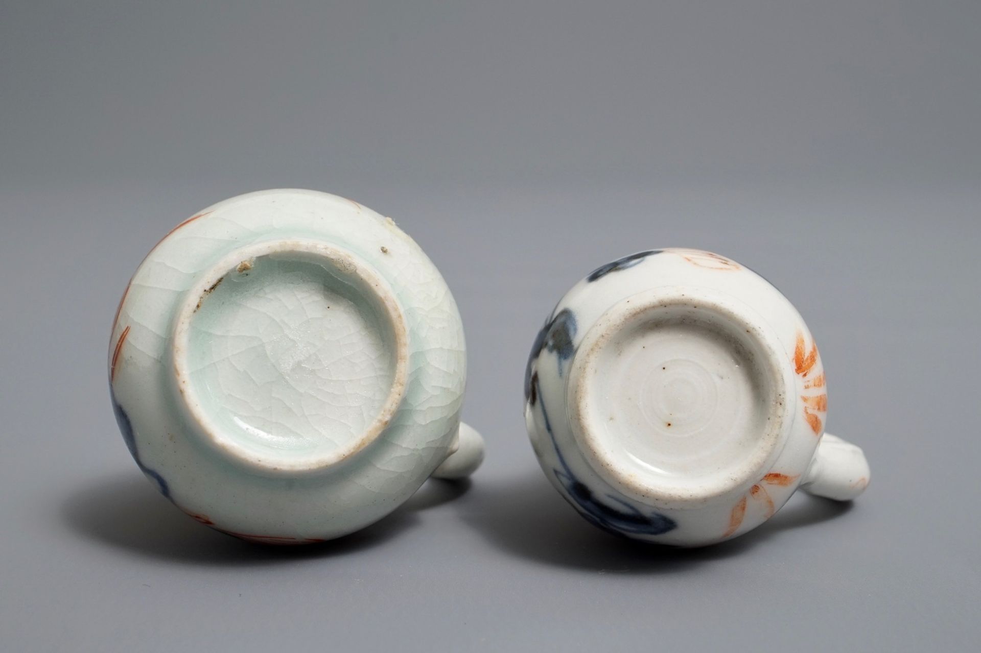 A pair of Japanese Imari miniature jugs, Edo, 18th C. - Image 6 of 6