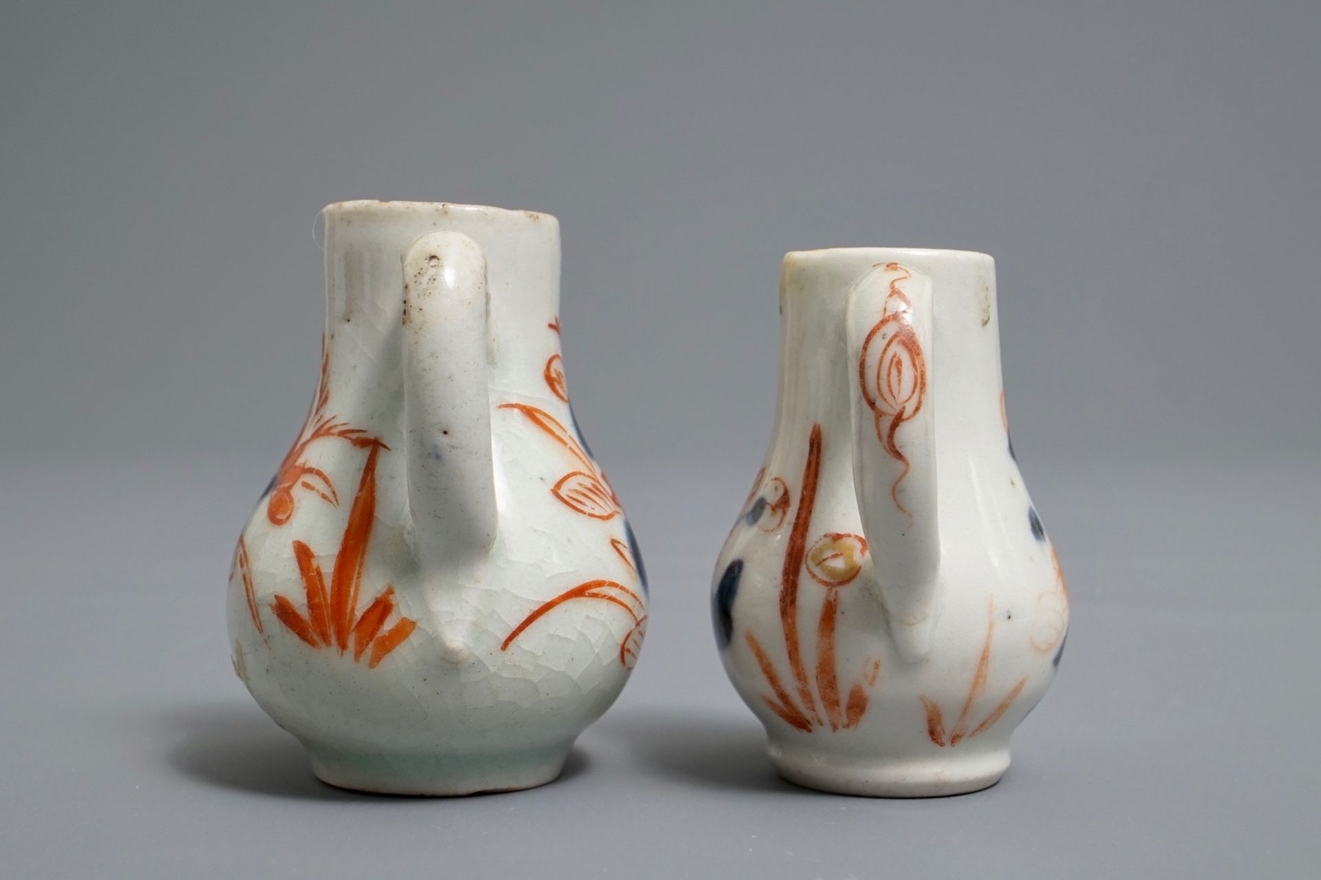 A pair of Japanese Imari miniature jugs, Edo, 18th C. - Image 4 of 6