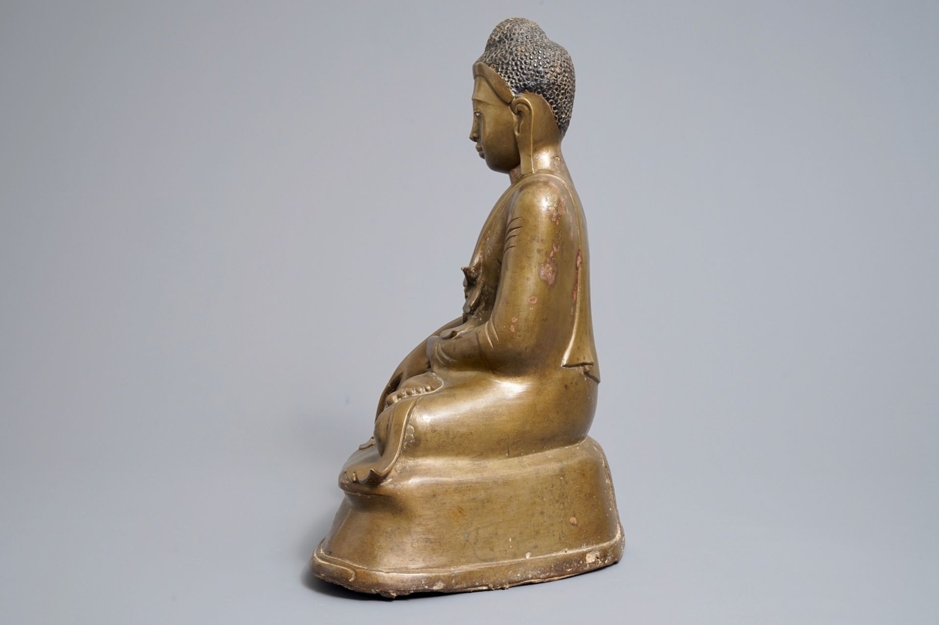 An inscribed bronze figure of Buddha, Burma, 19th C. - Image 4 of 7