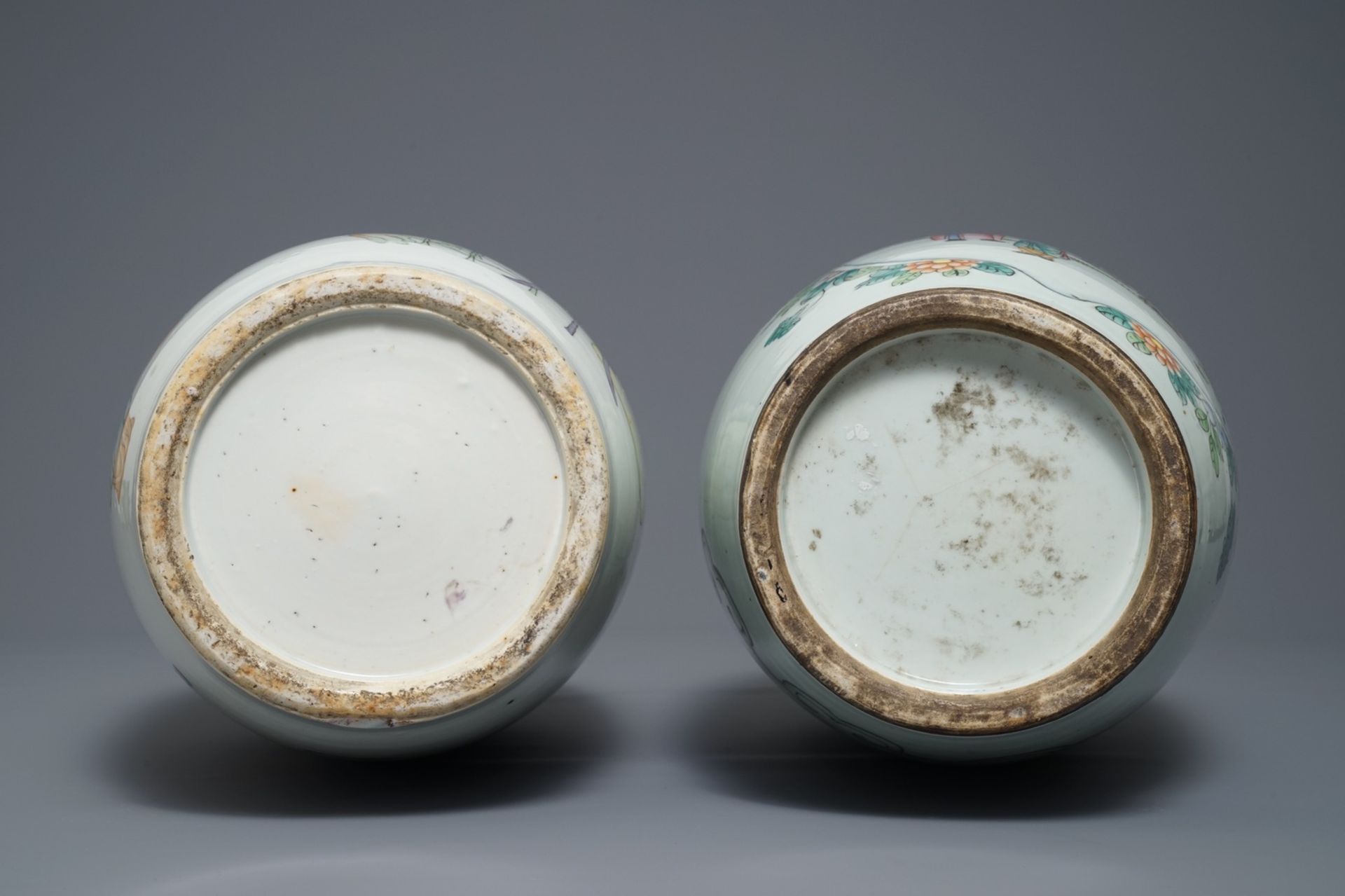Two Chinese famille rose two-sided design vases, 19/20th C. - Image 6 of 6