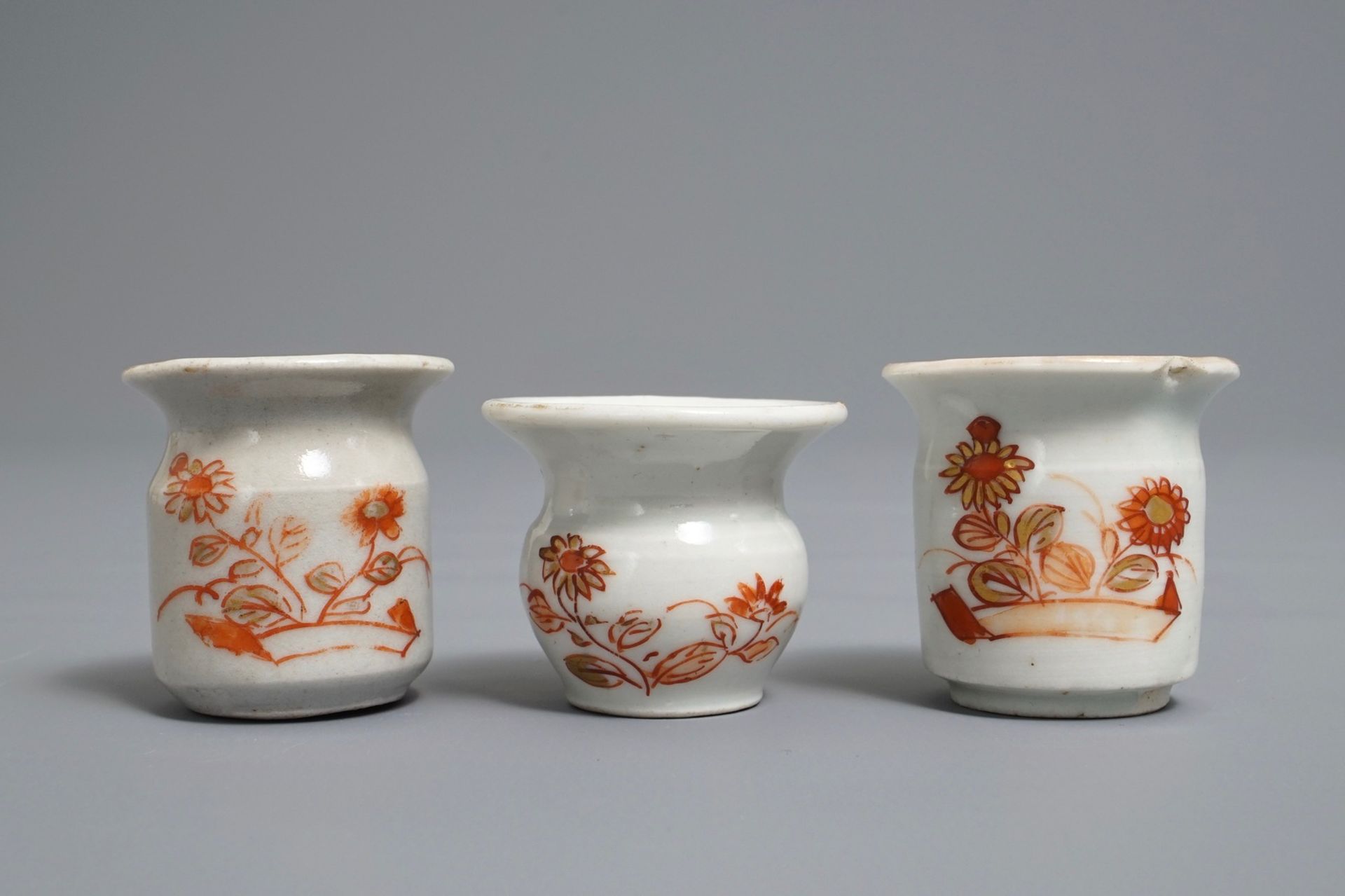 Two Japanese imari miniature albarello ointment jars and a cuspidor, Edo, 18th C. - Image 2 of 7