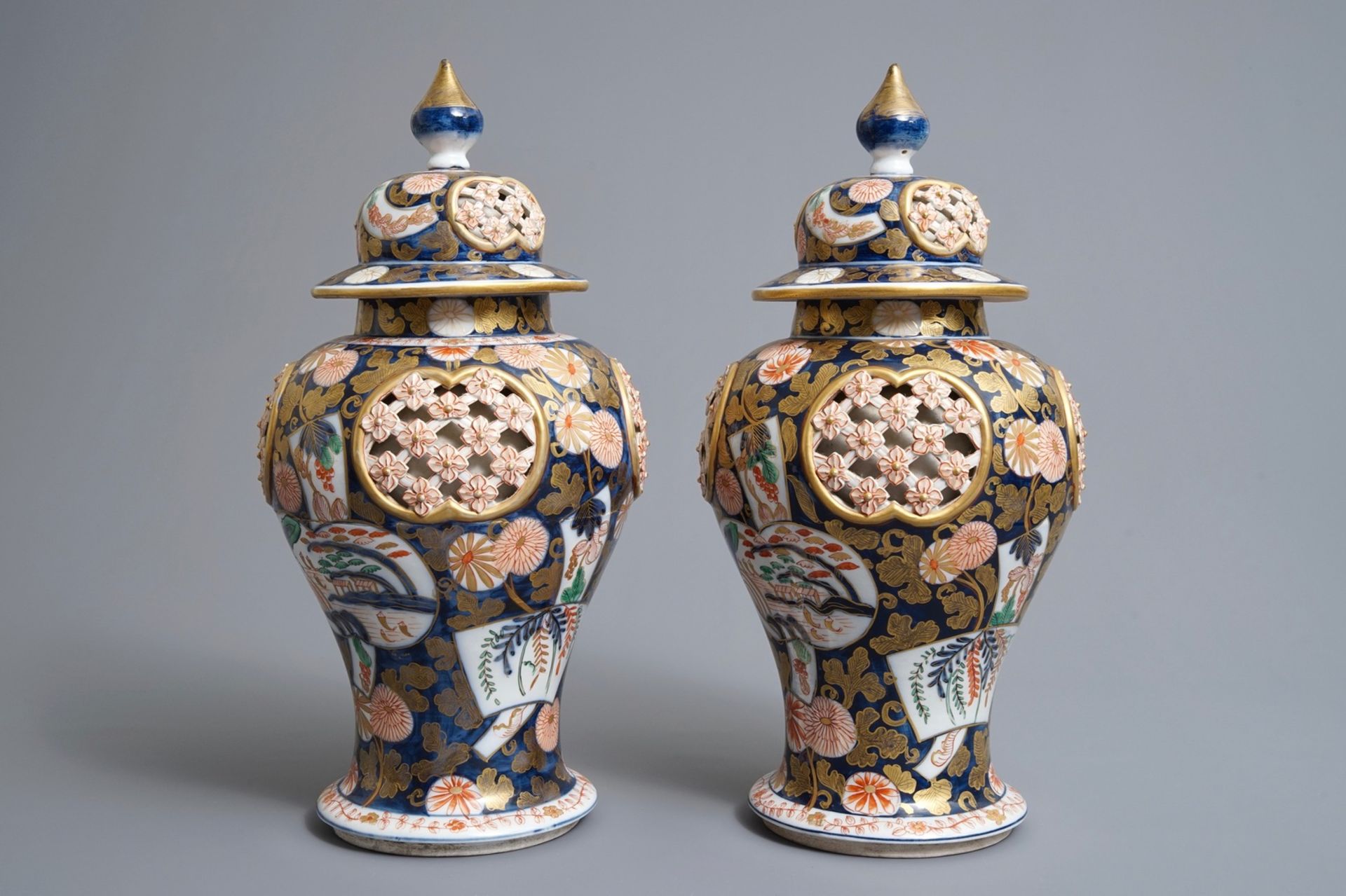 A pair of Imari-style double-walled reticulated vases and covers, Samson, Paris, 19th C. - Image 2 of 5