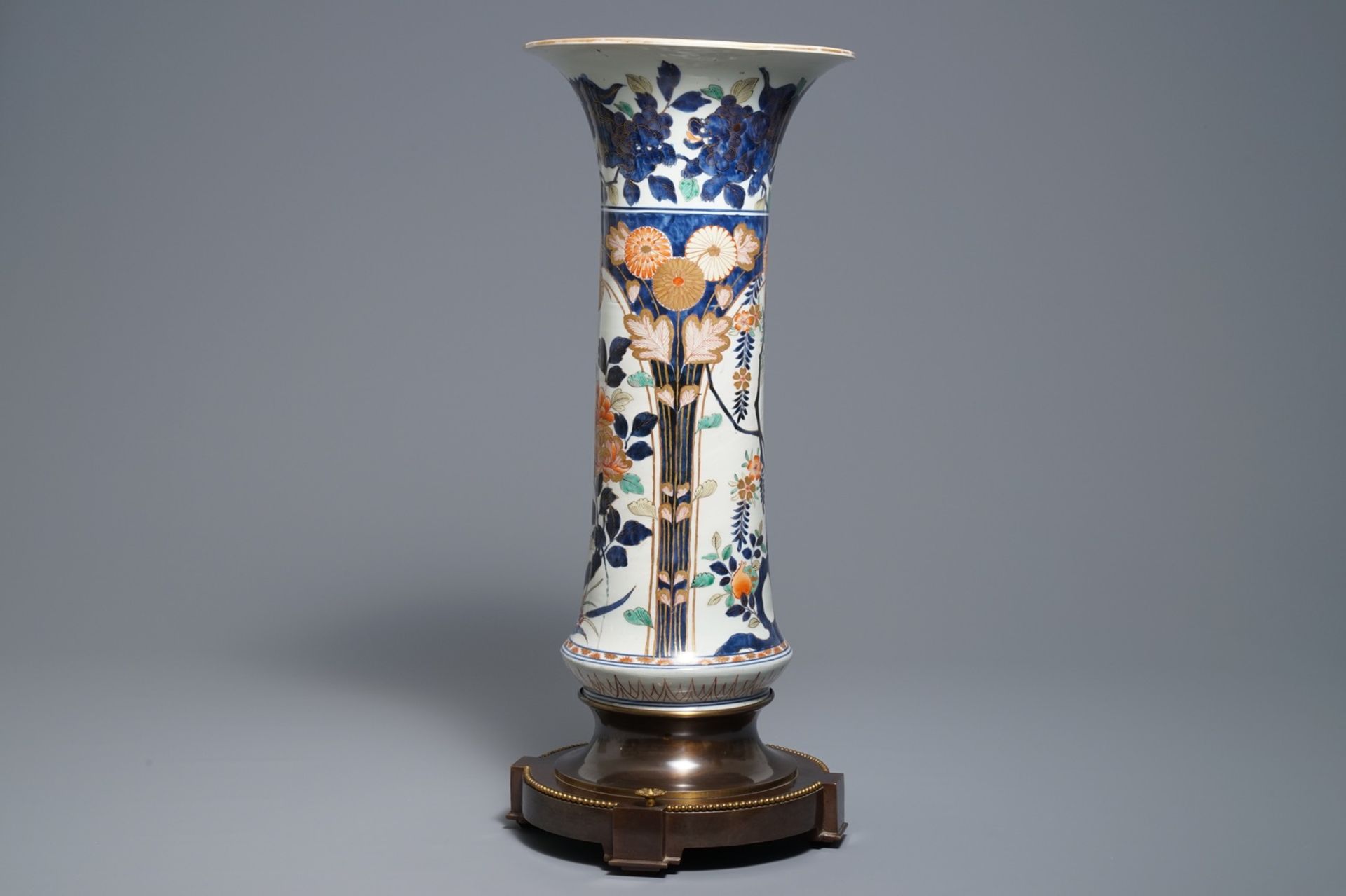 A Japanese bronze-mounted Imari beaker vase, Edo, 17th C. - Image 4 of 6