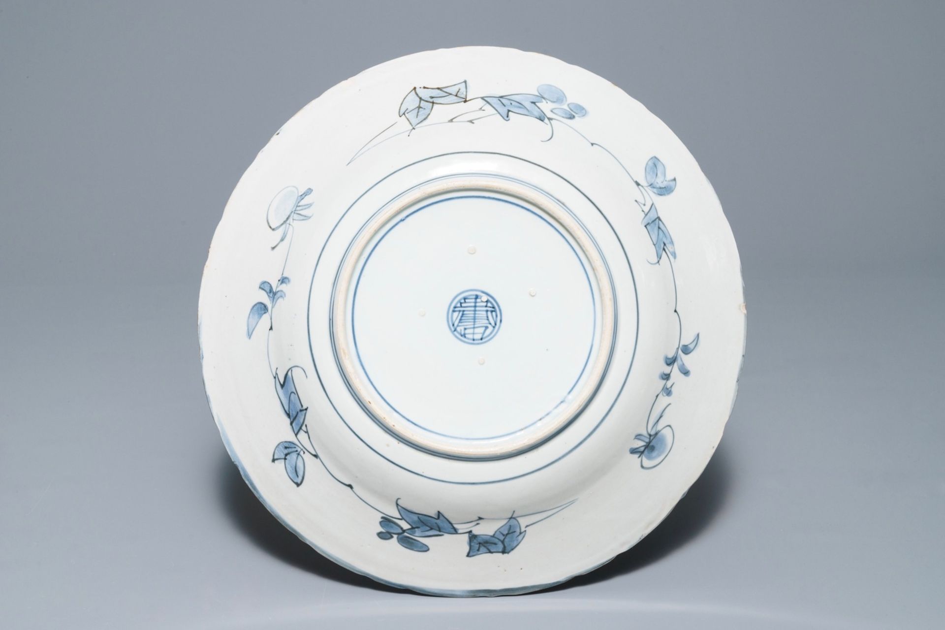 A Japanese blue and white Wanli-style charger with birds design, Arita, Edo, 17th C. - Image 2 of 2