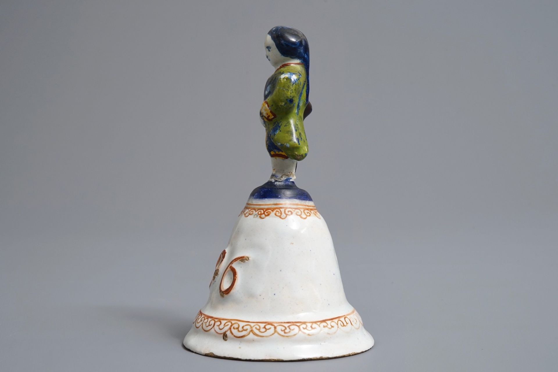 A polychrome Dutch Delft table bell with a noblemand, dated 1796 - Image 5 of 7