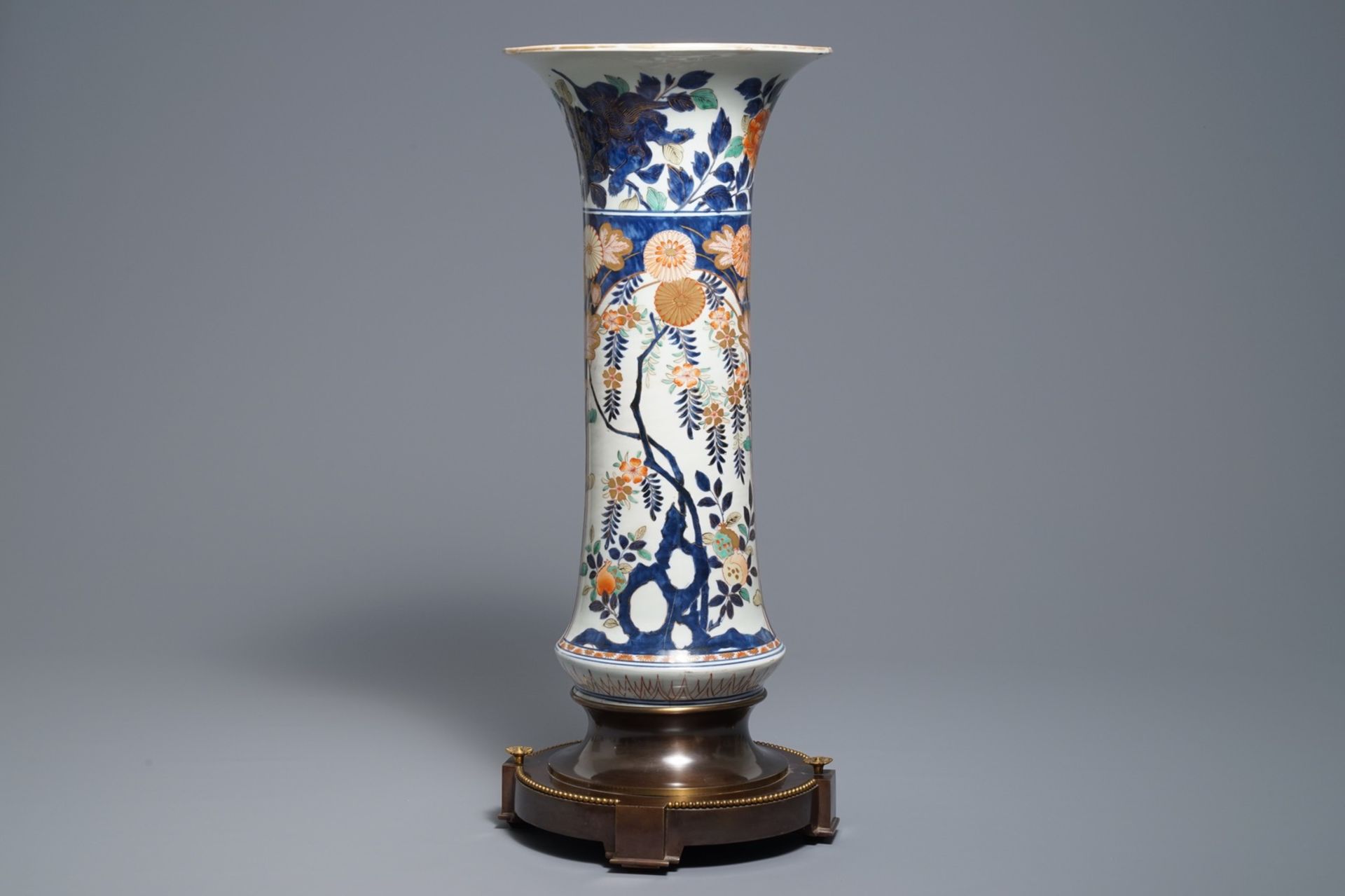 A Japanese bronze-mounted Imari beaker vase, Edo, 17th C. - Image 3 of 6