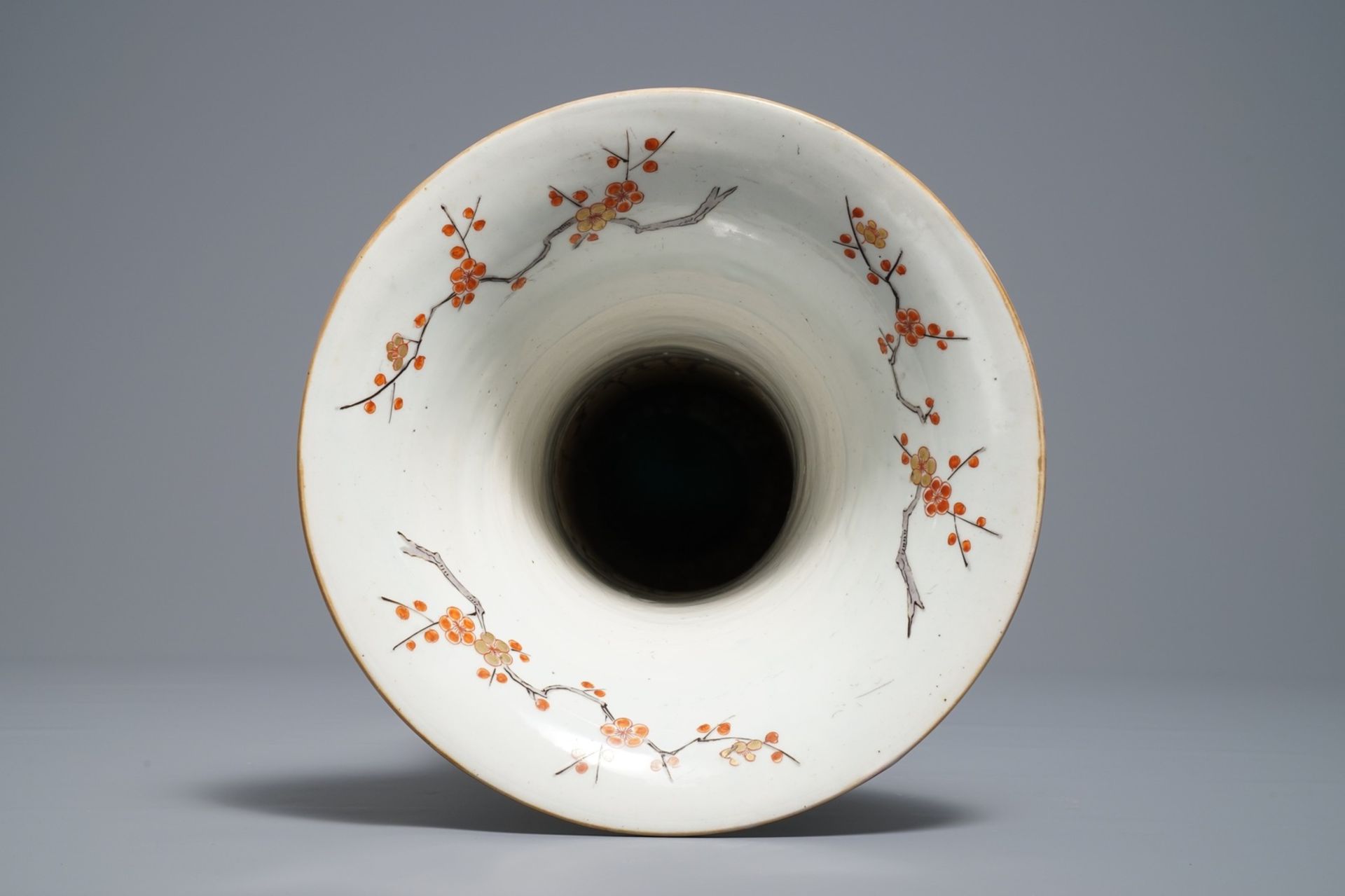 A Japanese bronze-mounted Imari beaker vase, Edo, 17th C. - Image 5 of 6