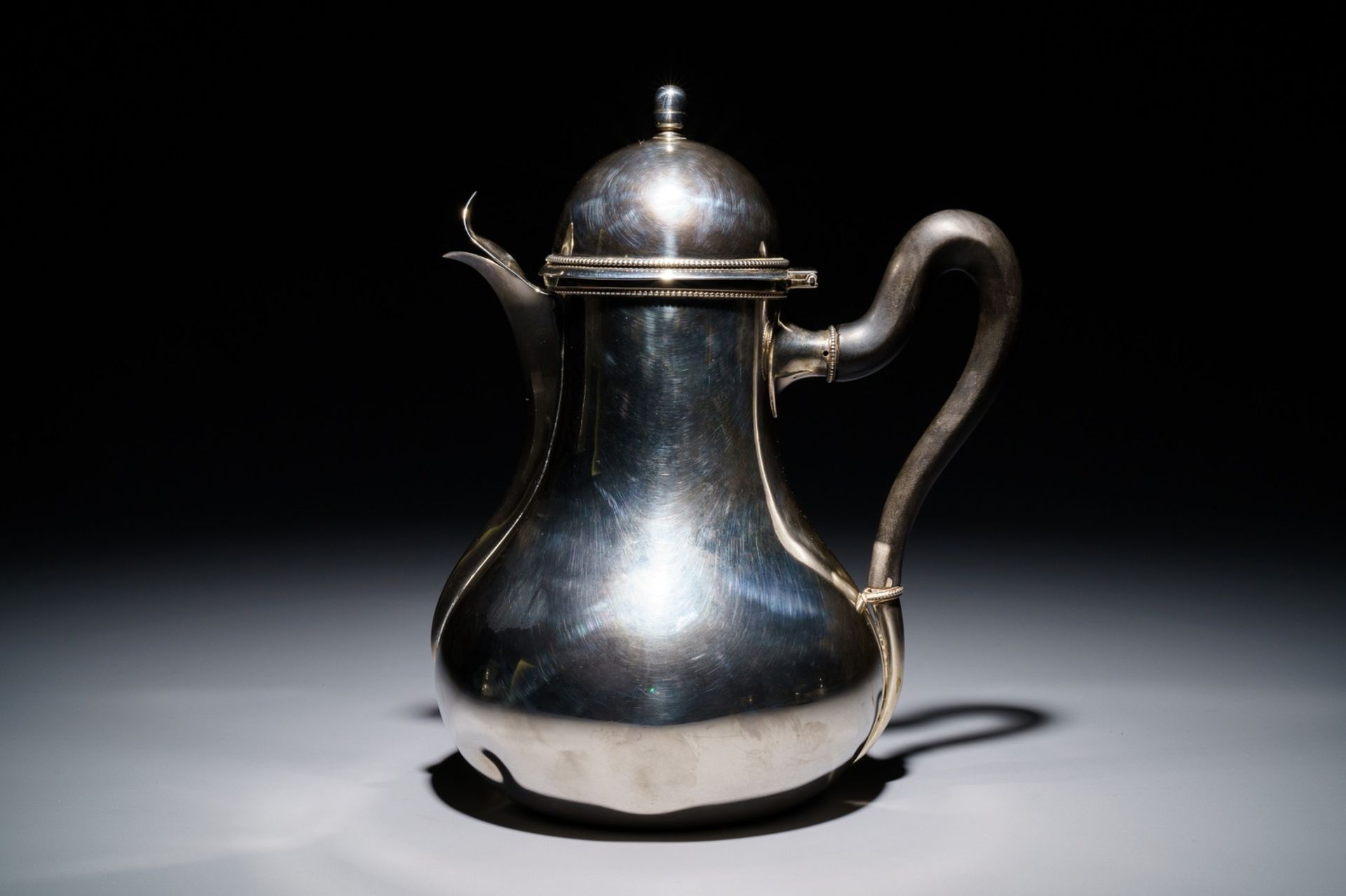 A French silver coffee jug with wooden handle, Paris, ca. 1798-1809 - Image 2 of 8