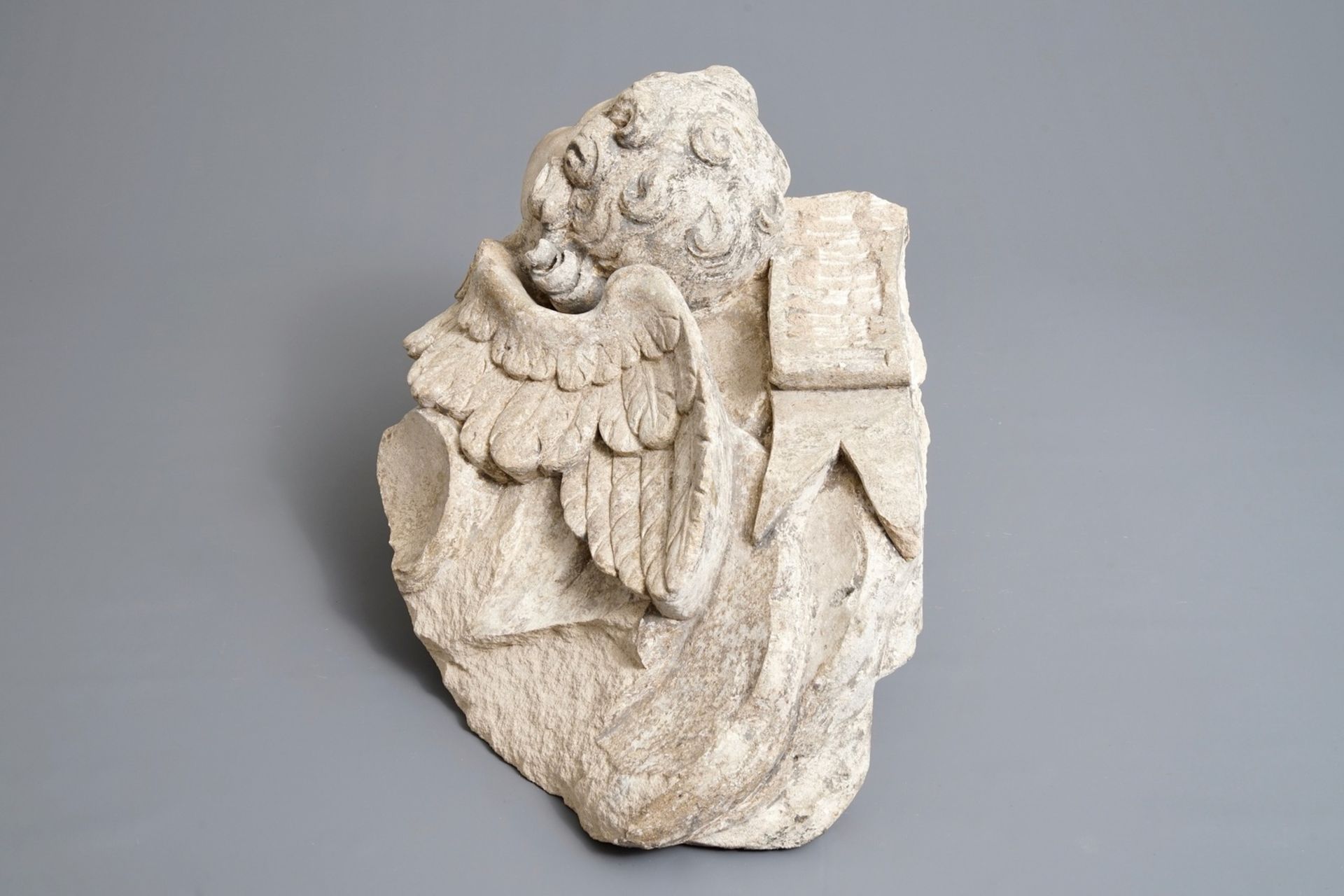 A carved stone wall fragment of a cherub's head with wing, 17/18th C. - Image 4 of 6