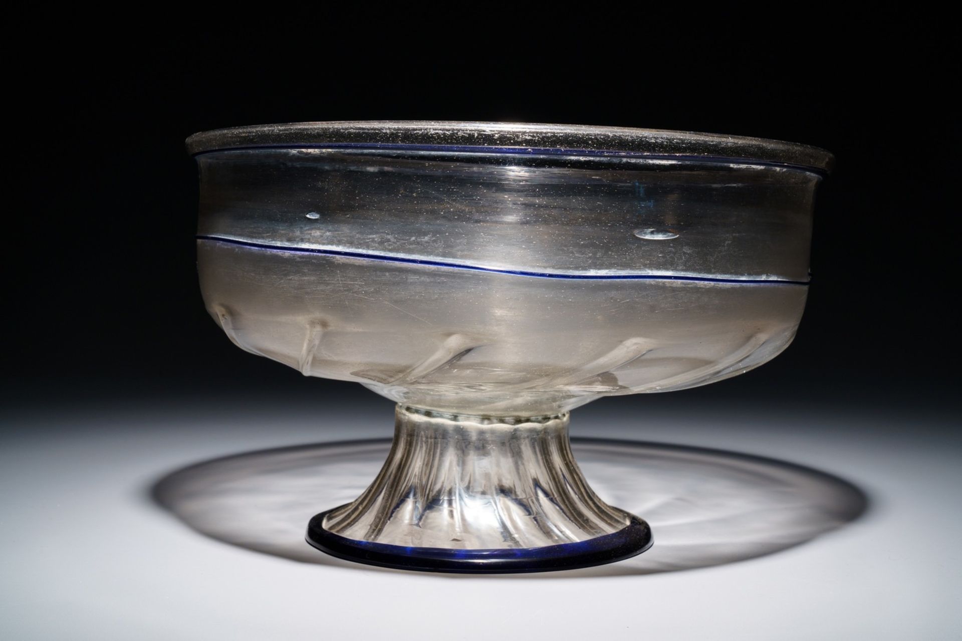 A large Venetian footed glass bowl with applied blue bands, Italy, 15/16th C. - Image 2 of 6