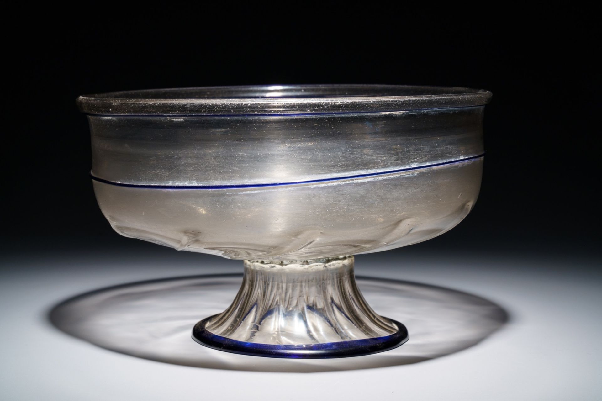 A large Venetian footed glass bowl with applied blue bands, Italy, 15/16th C. - Image 4 of 6