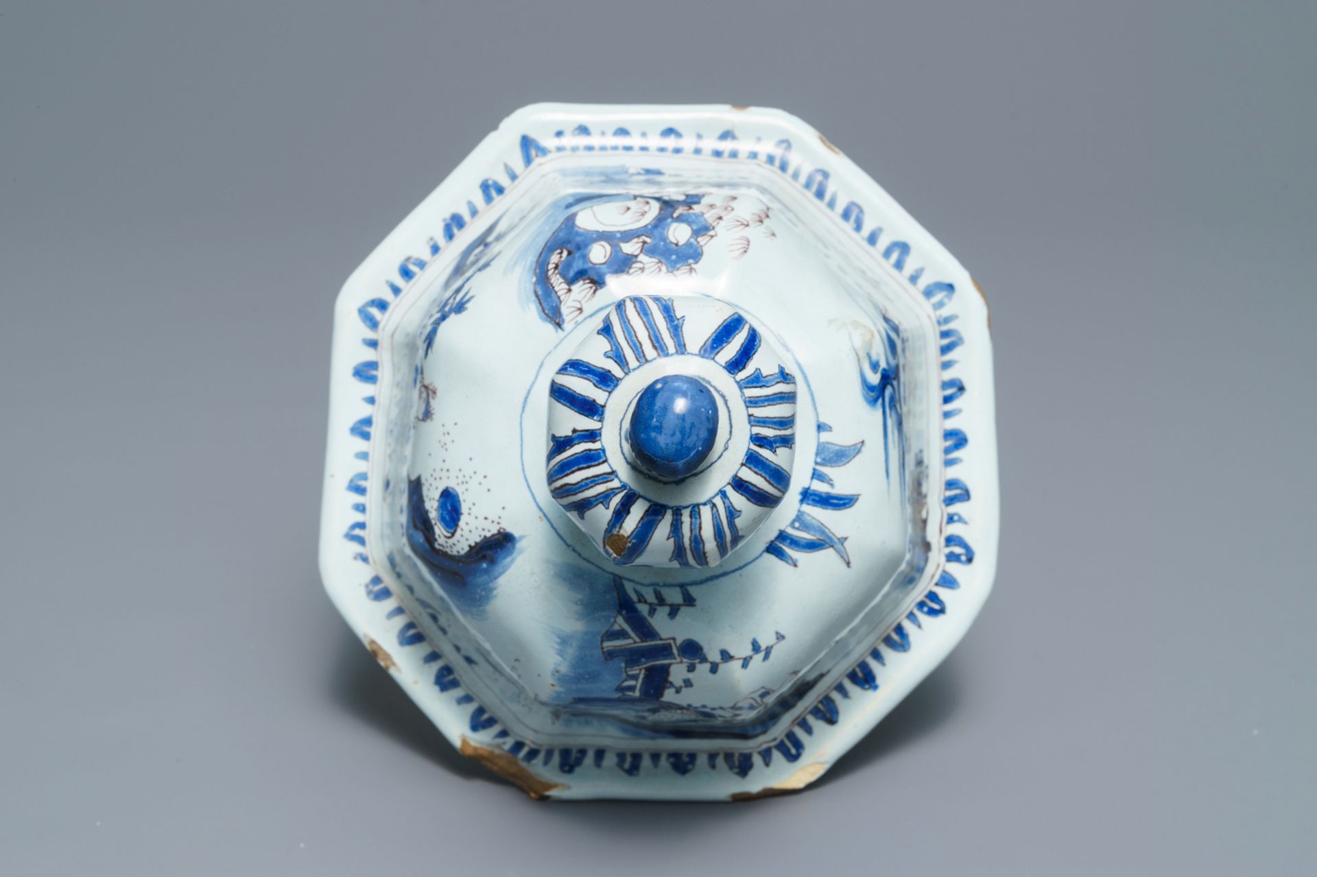 A large blue, white and manganese octagonal chinoiserie vase and cover, Nevers, 18th C. - Image 6 of 7