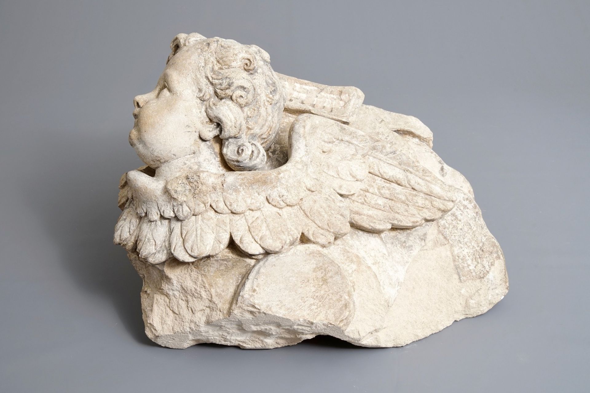 A carved stone wall fragment of a cherub's head with wing, 17/18th C. - Image 3 of 6