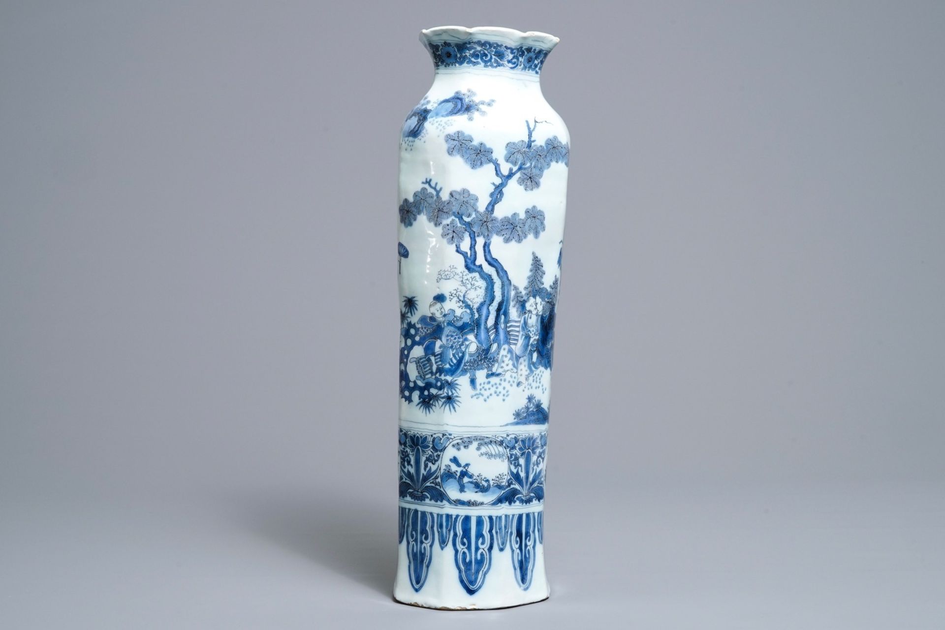 An octagonal Dutch Delft blue and white chinoiserie vase, 17th C. - Image 2 of 6