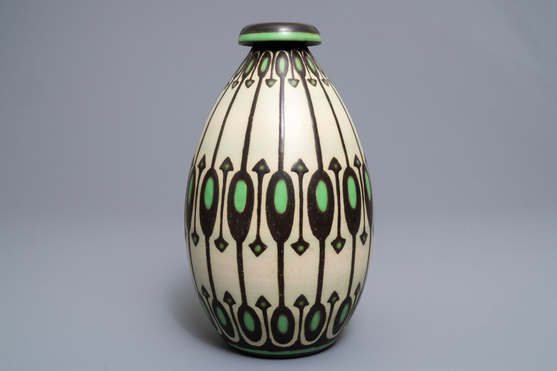 A matte glazed art deco vase, Charles Catteau for Boch KŽramis, 1st half 20th C. - Image 4 of 6