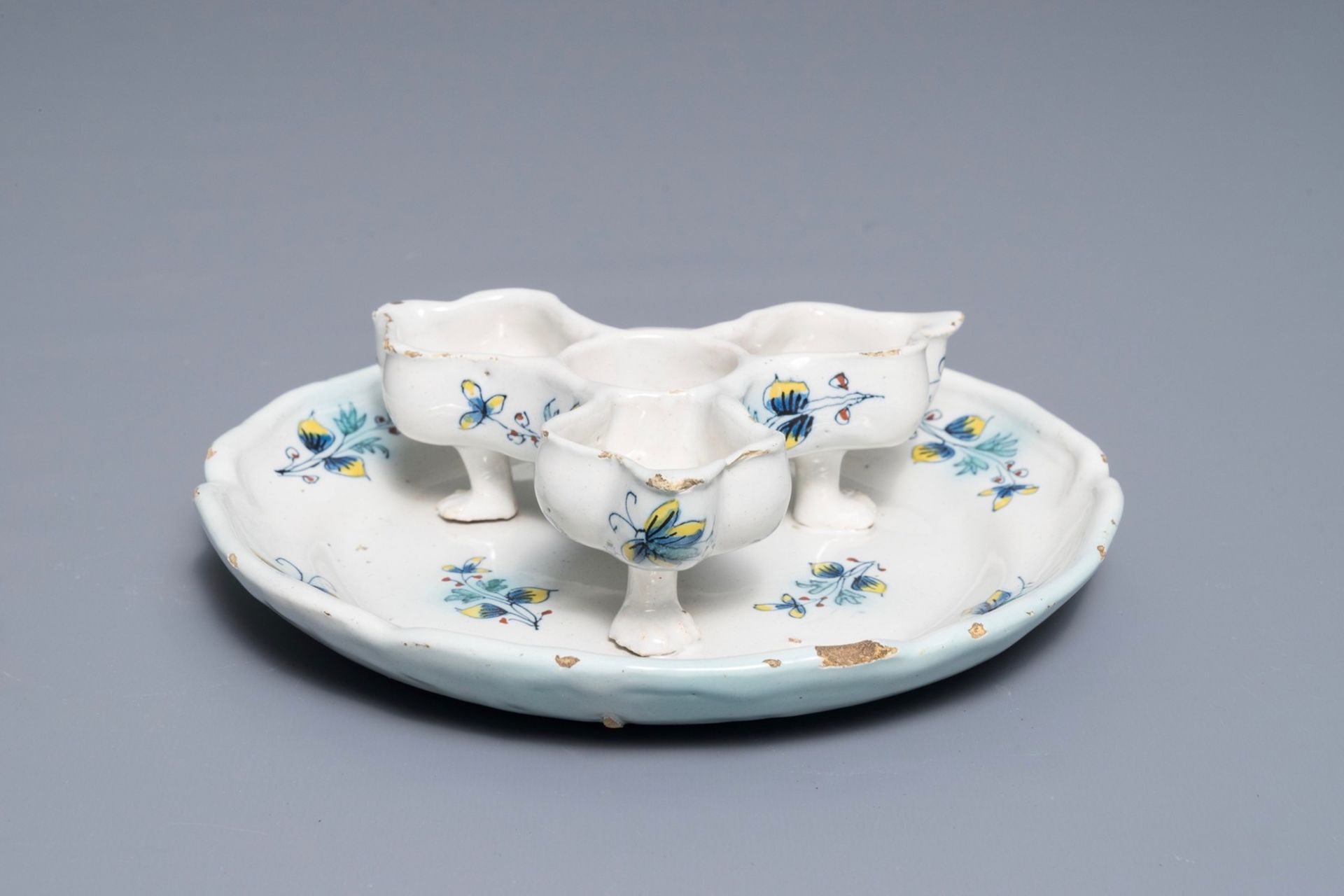 A Brussels faience spice dish with butterflies and flowers, 18th C. - Image 6 of 6