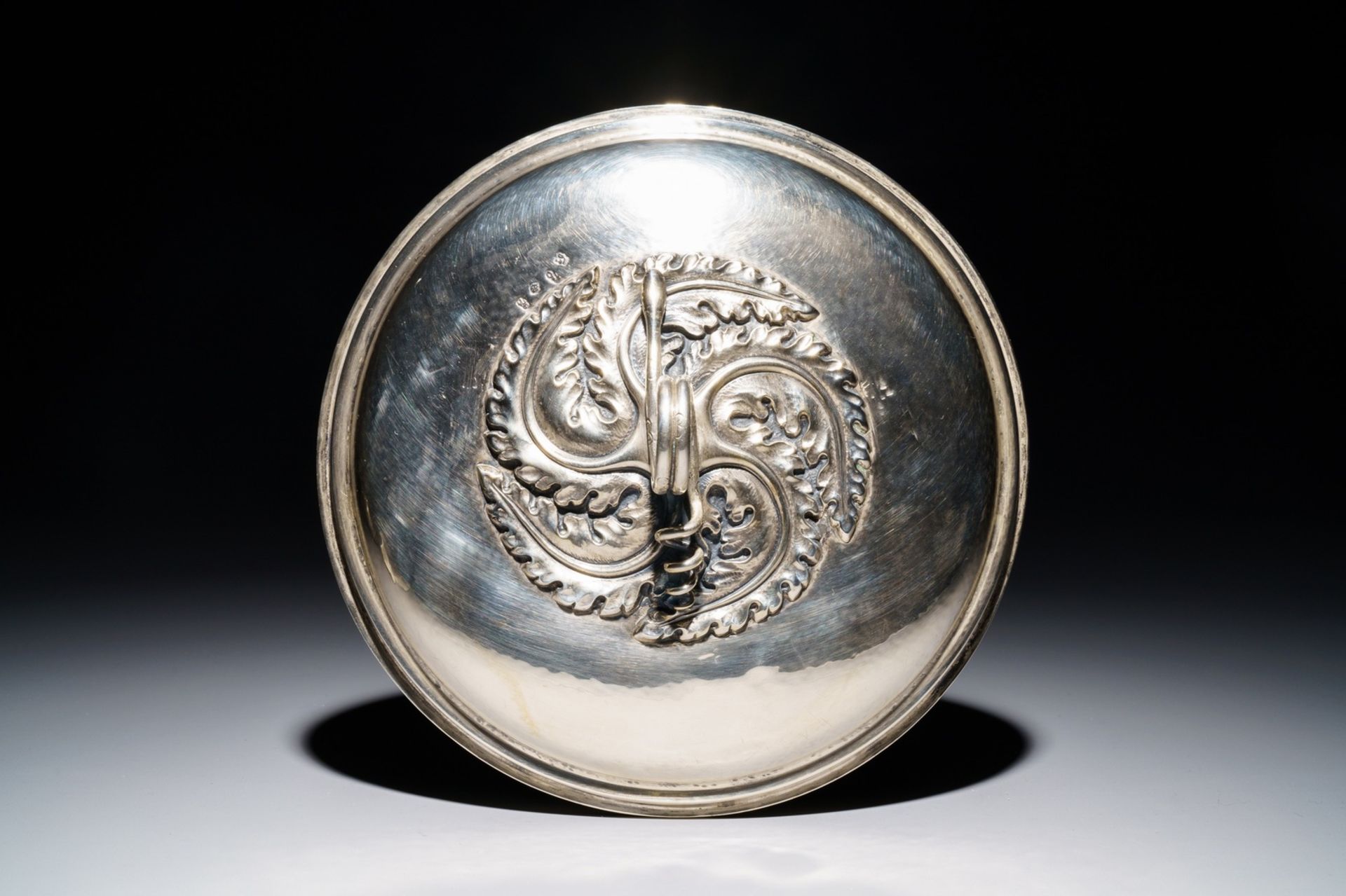 A silver porringer and cover, Petrus de Thieu, Bruges, 1774 - Image 9 of 20