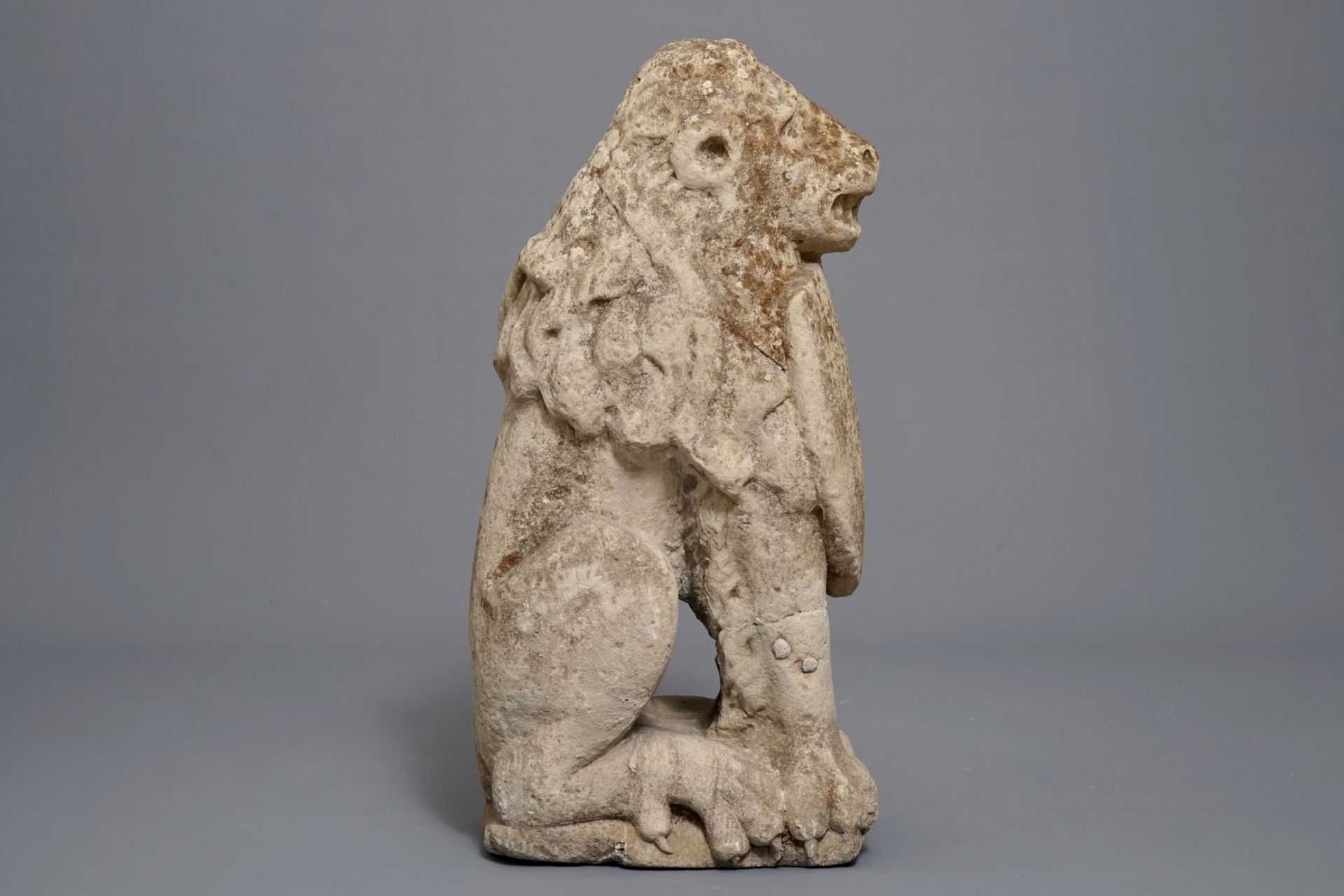 A large stone model of a lion with shield, probably Flemish, 17th C. - Image 3 of 7