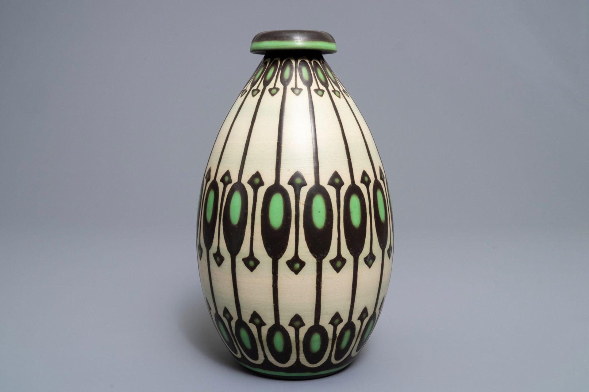 A matte glazed art deco vase, Charles Catteau for Boch KŽramis, 1st half 20th C. - Image 3 of 6