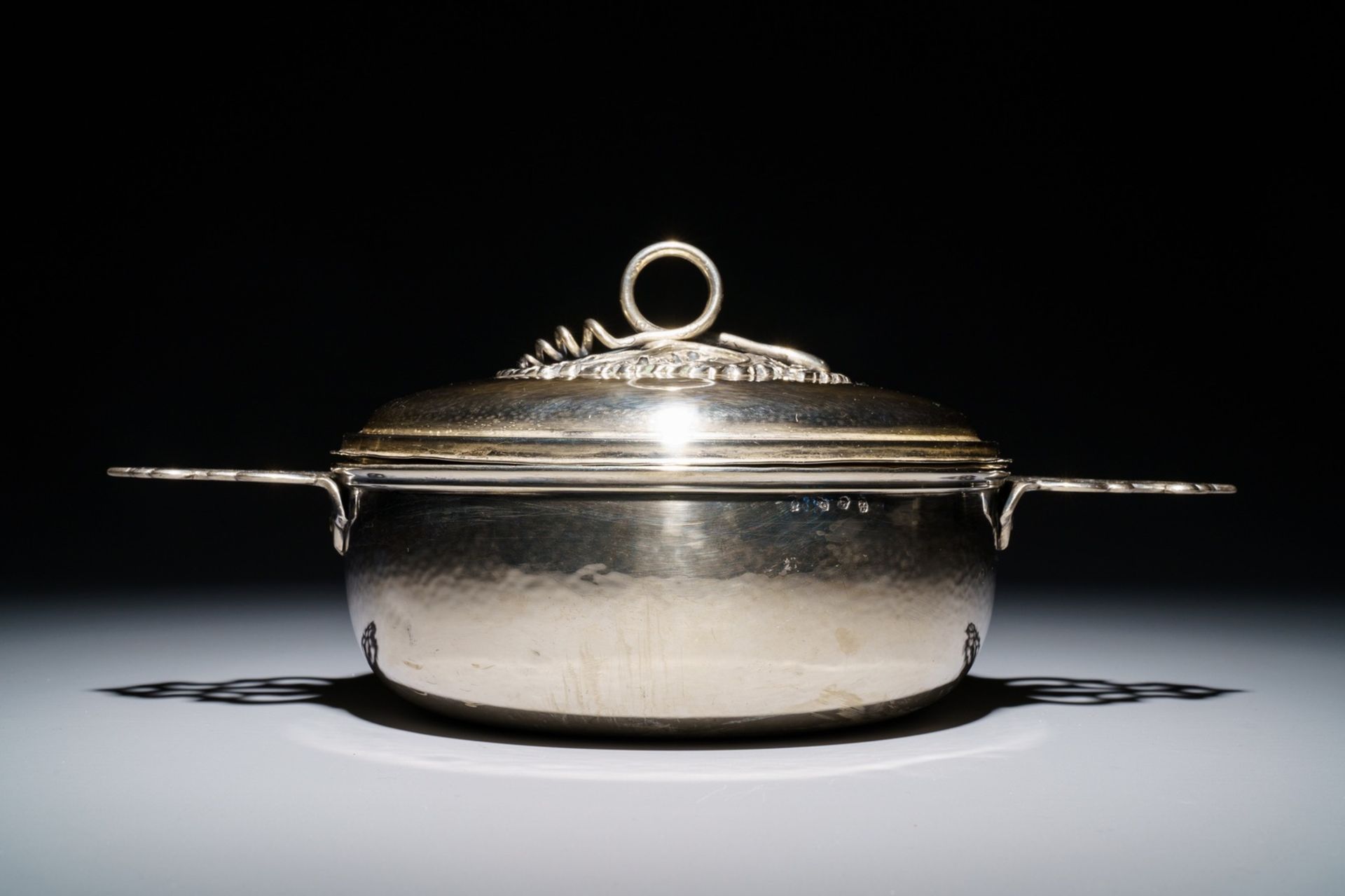 A silver porringer and cover, Petrus de Thieu, Bruges, 1774 - Image 5 of 20