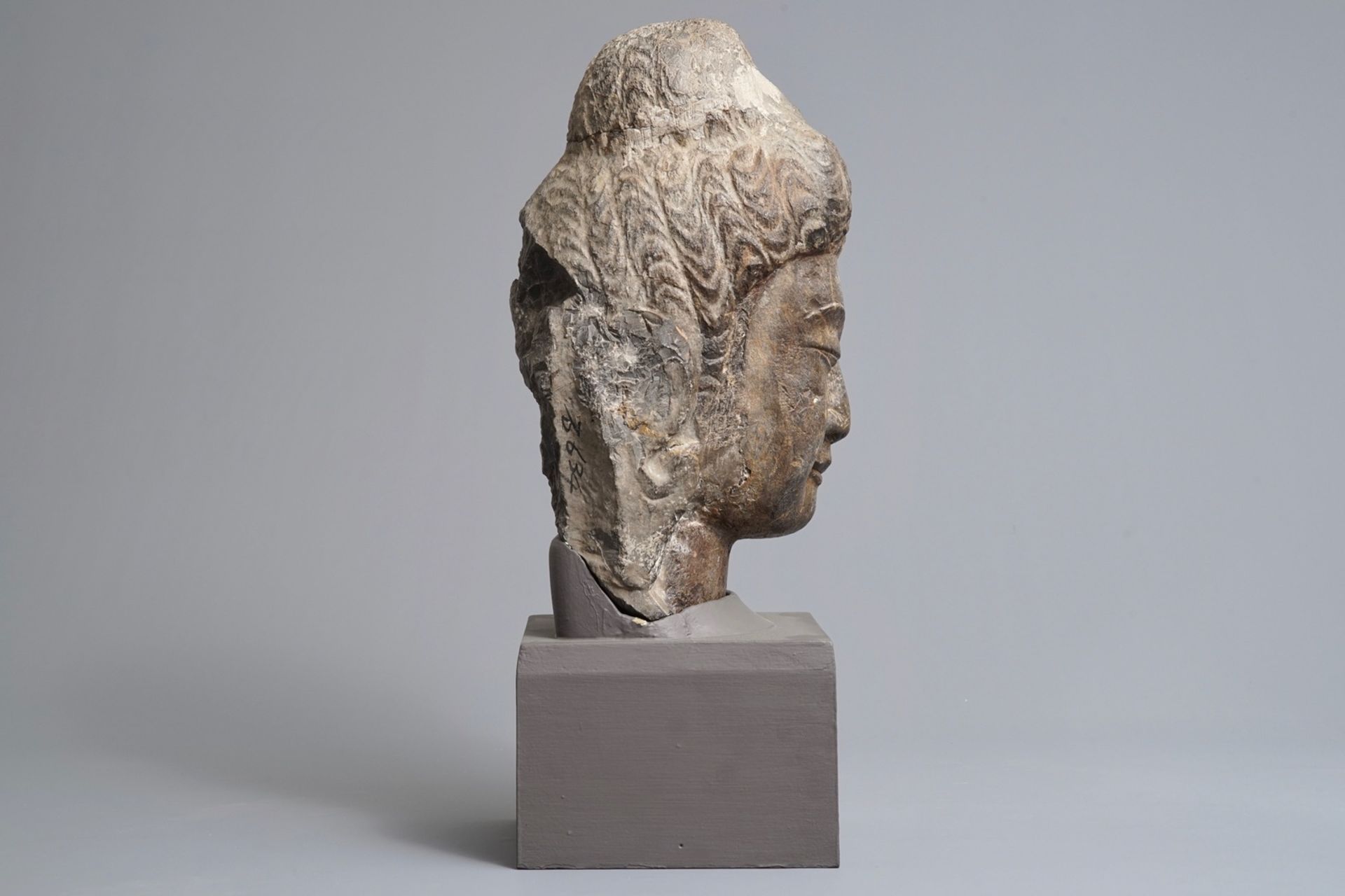 A Chinese carved limestone head of Buddha, Northern Wei (386-535) - Image 3 of 27