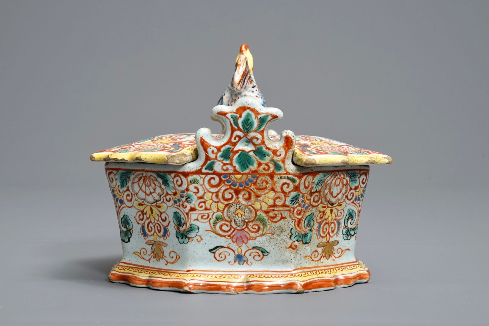 A polychrome petit feu and gilded Dutch Delft rooster-topped butter tub, 1st half 18th C. - Image 3 of 8