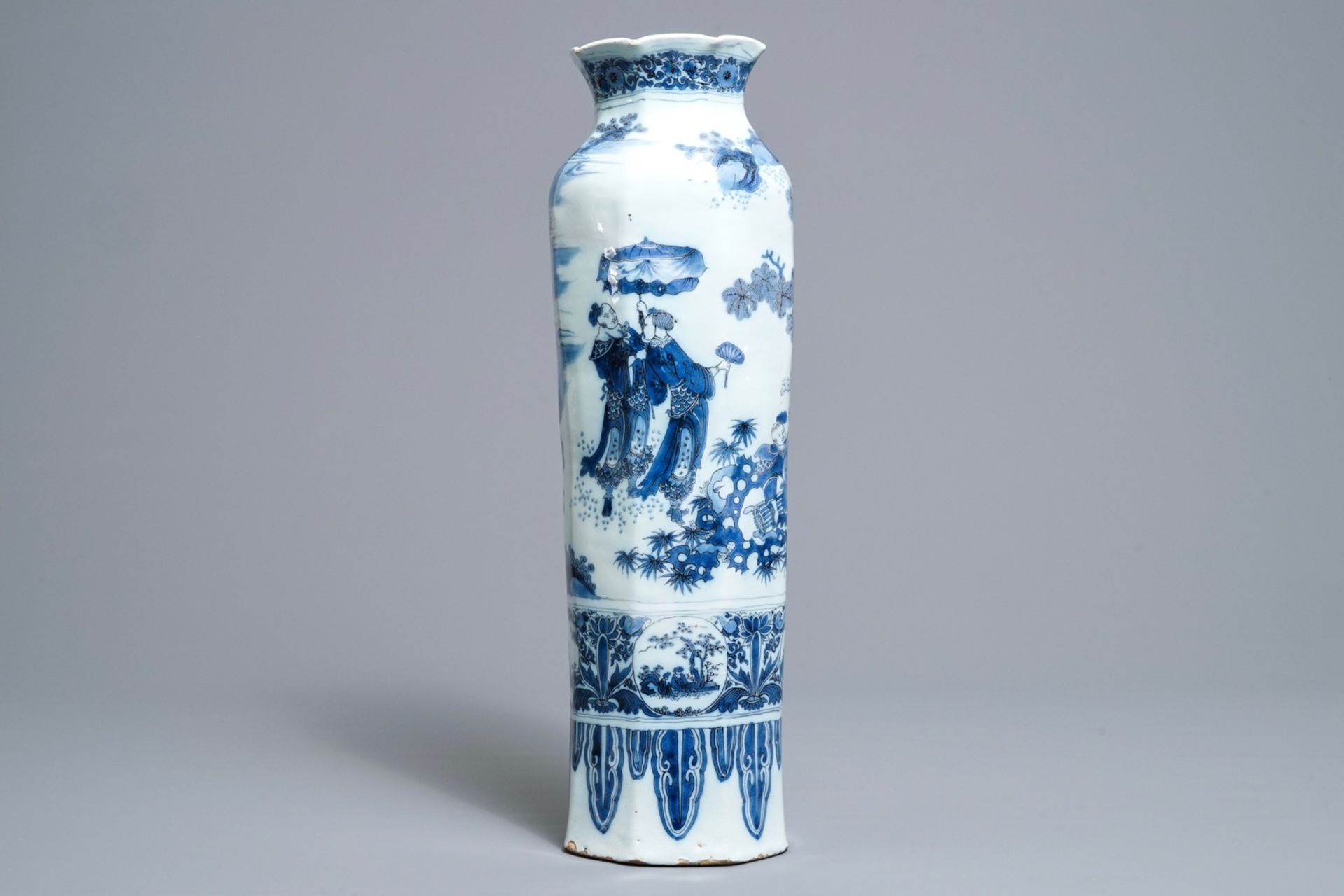 An octagonal Dutch Delft blue and white chinoiserie vase, 17th C. - Image 3 of 6