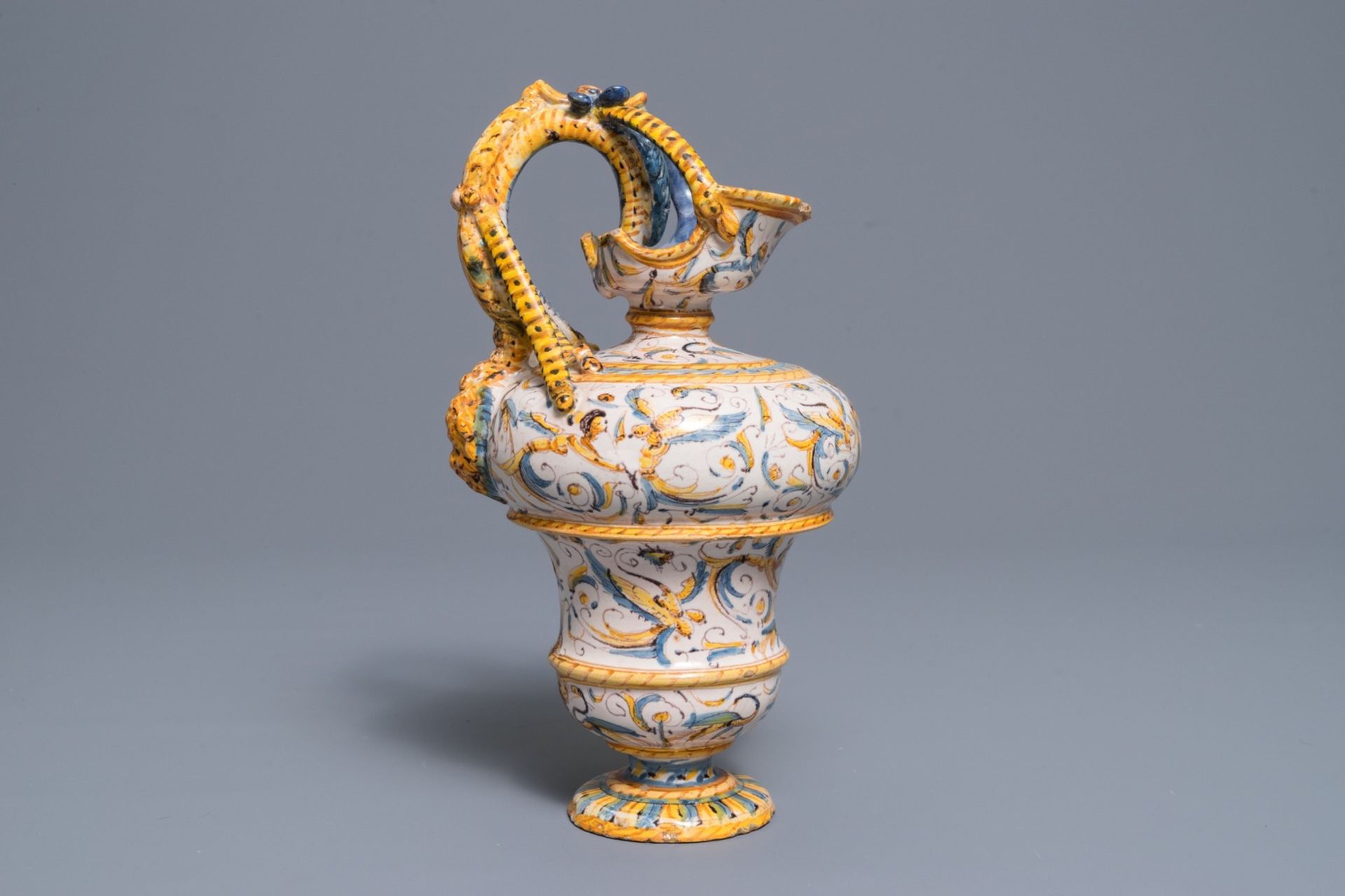 An Italian maiolica jug with grotesques, Caltagirone or Deruta, 17th C. - Image 4 of 7