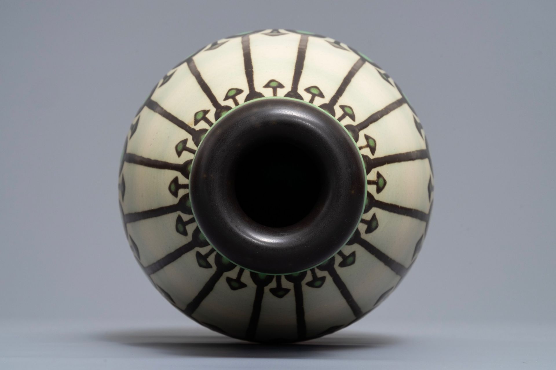 A matte glazed art deco vase, Charles Catteau for Boch KŽramis, 1st half 20th C. - Image 6 of 6
