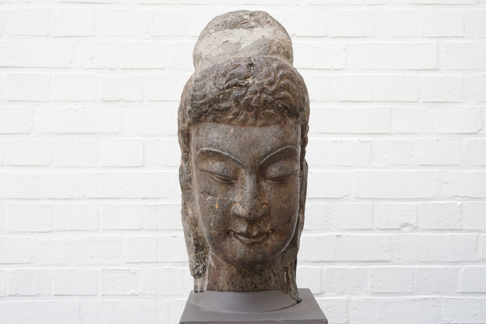 A Chinese carved limestone head of Buddha, Northern Wei (386-535) - Image 26 of 27