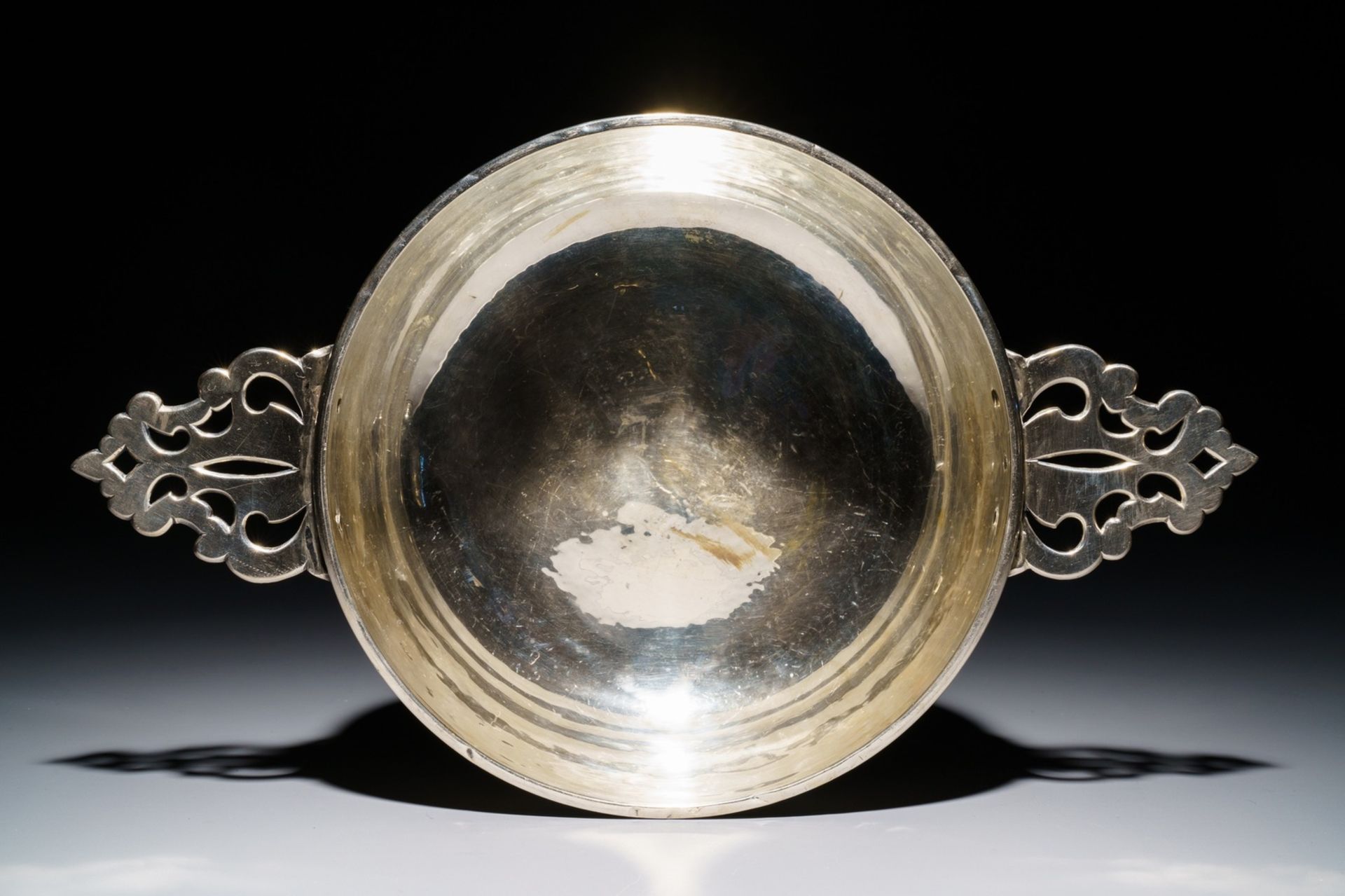 A silver porringer and cover, Petrus de Thieu, Bruges, 1774 - Image 7 of 20