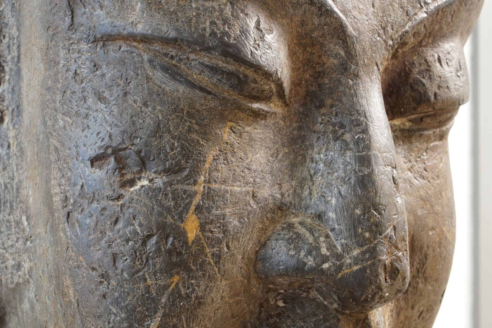 A Chinese carved limestone head of Buddha, Northern Wei (386-535) - Image 11 of 27