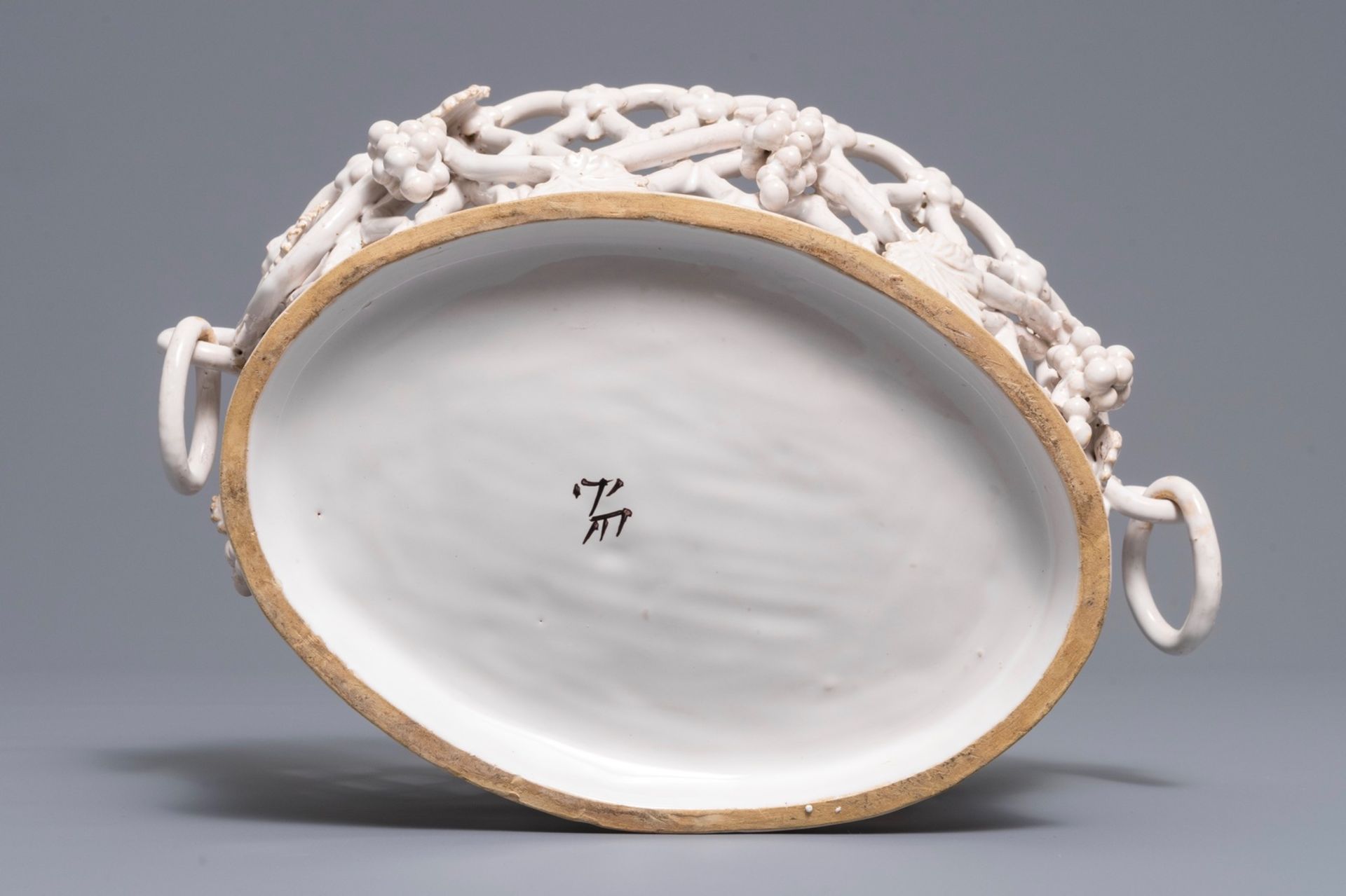 A white-glazed reticulated 'grape vines' basket, France or Italy, 19th C. - Image 7 of 7