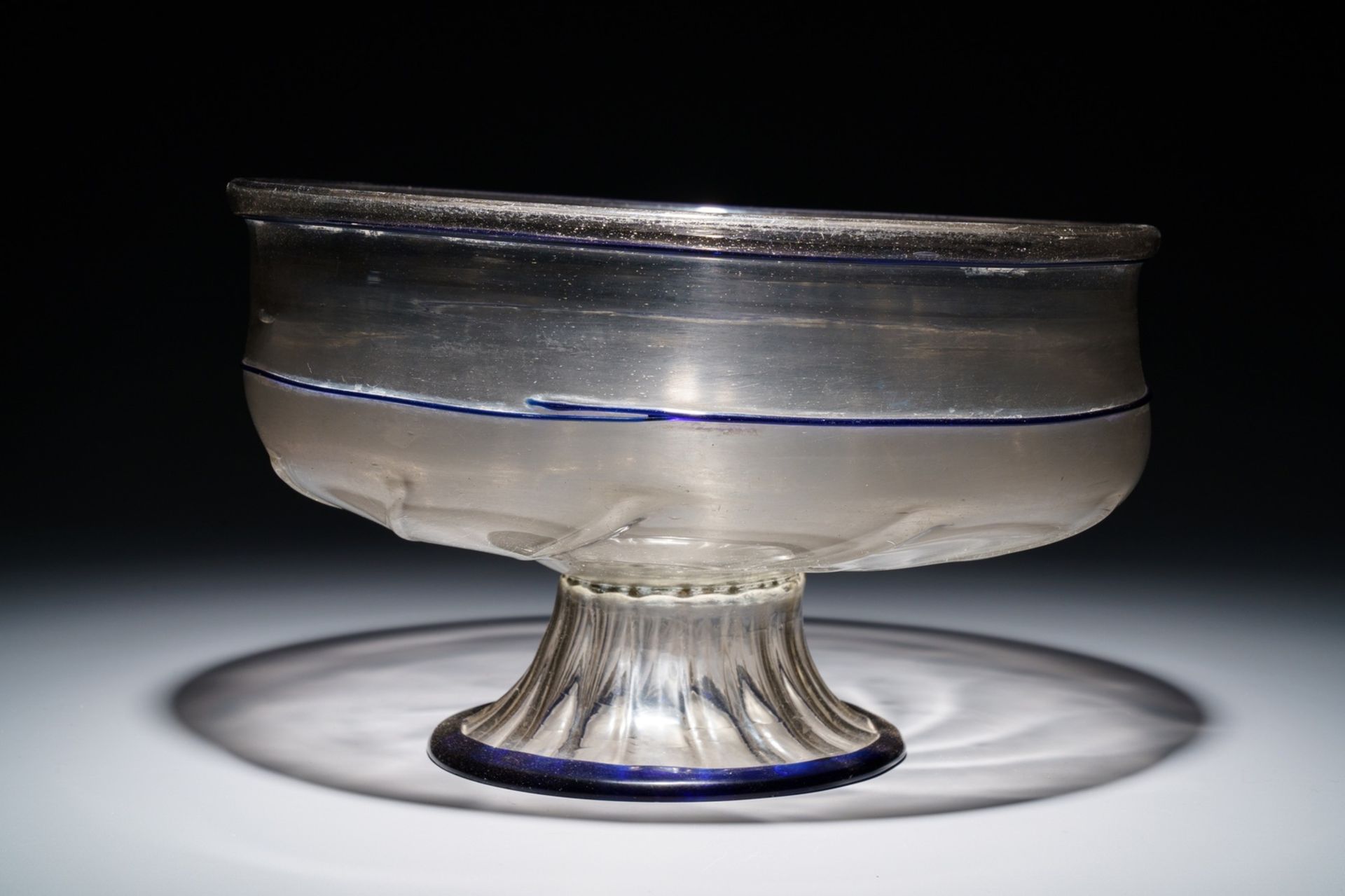 A large Venetian footed glass bowl with applied blue bands, Italy, 15/16th C. - Image 3 of 6