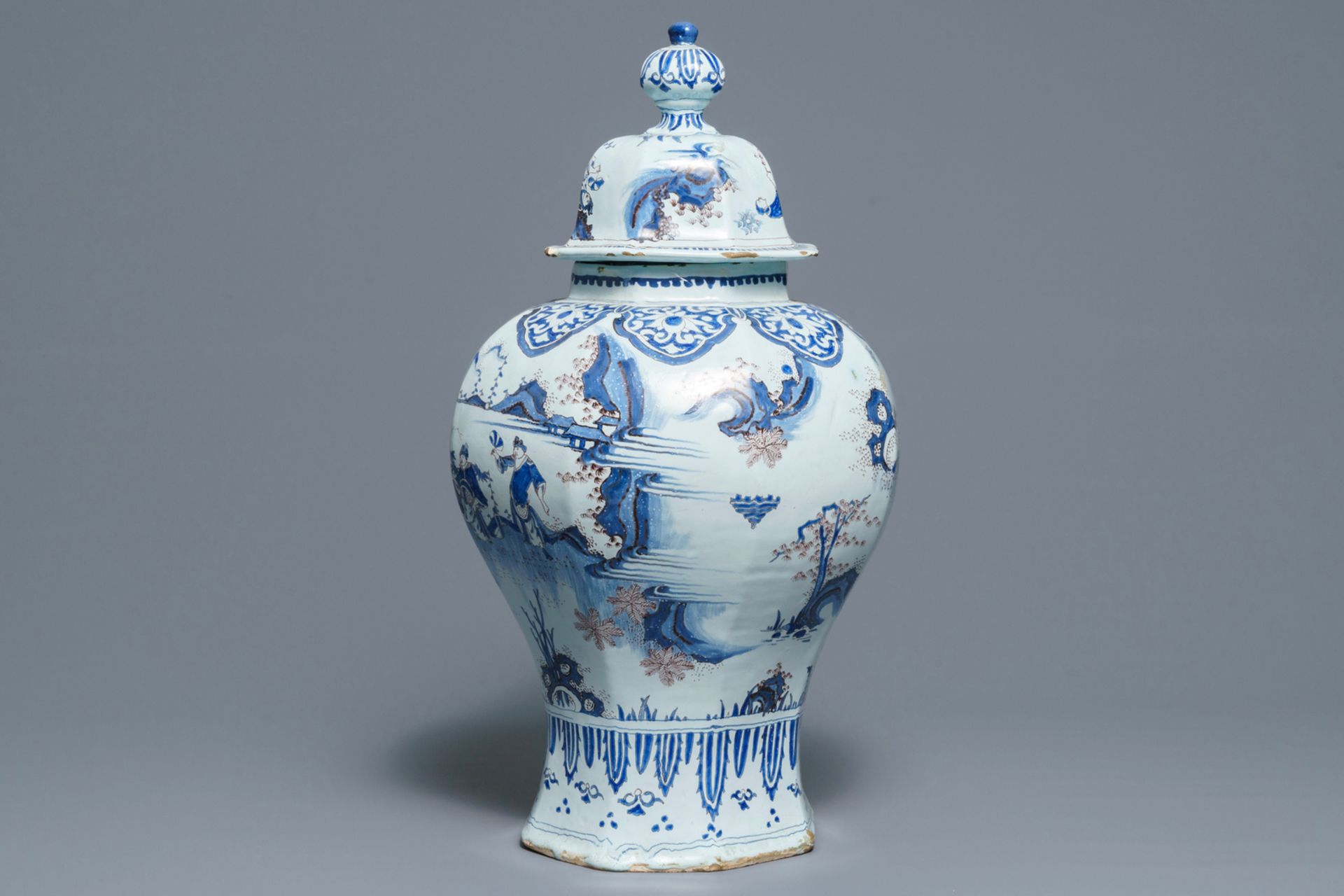 A large blue, white and manganese octagonal chinoiserie vase and cover, Nevers, 18th C. - Image 4 of 7