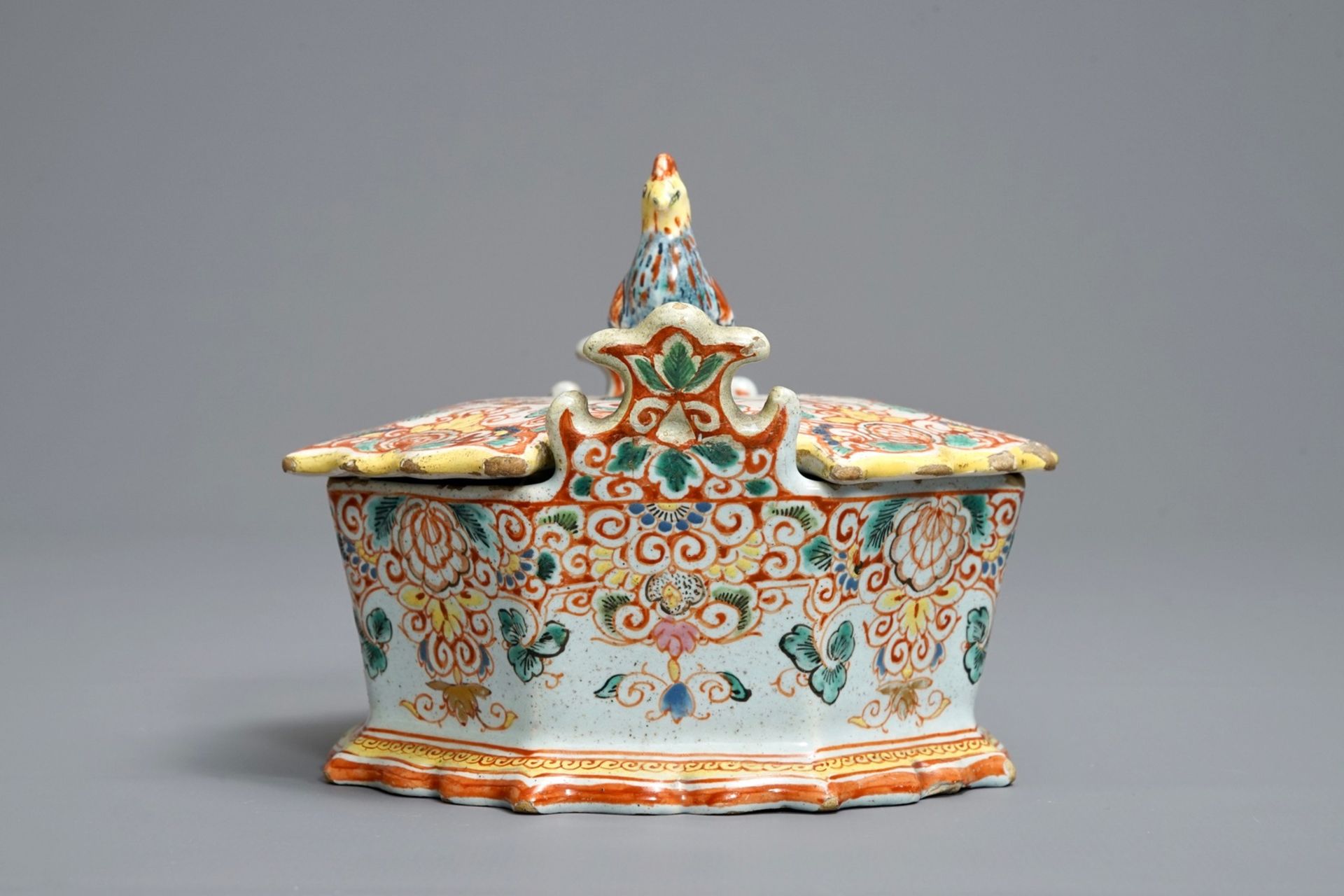 A polychrome petit feu and gilded Dutch Delft rooster-topped butter tub, 1st half 18th C. - Image 5 of 8