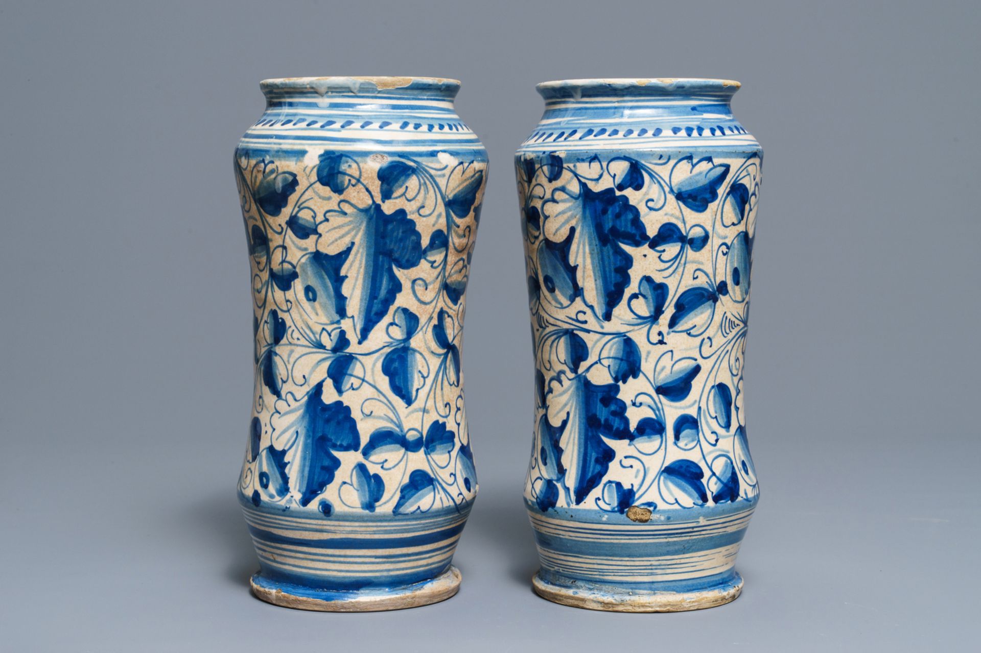 A pair of blue and white Italian maiolica 'a foglie' albarelli, 17th C. - Image 2 of 6