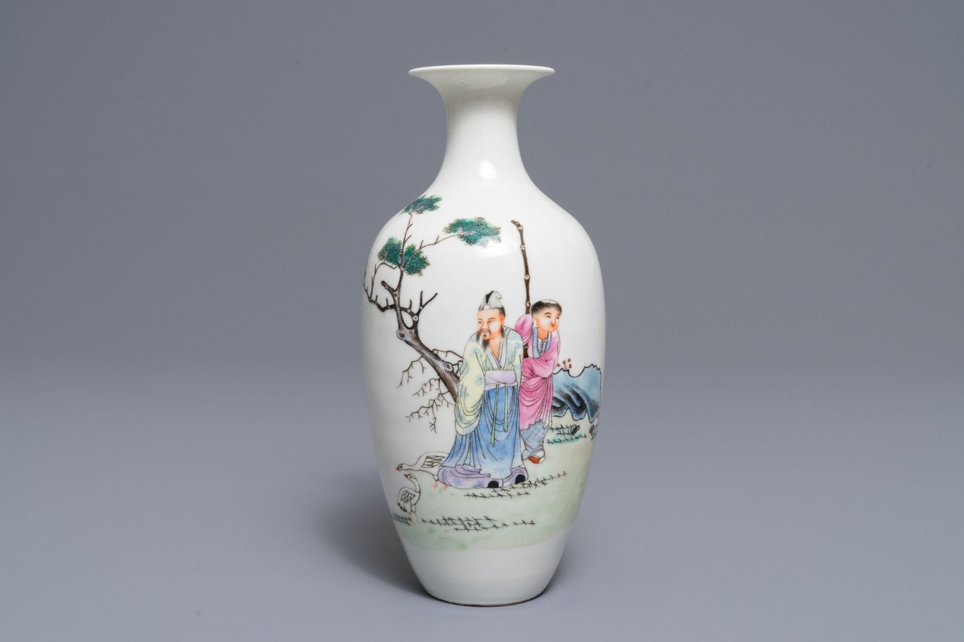 A Chinese famille rose vase, Hongxian mark, 20th C.