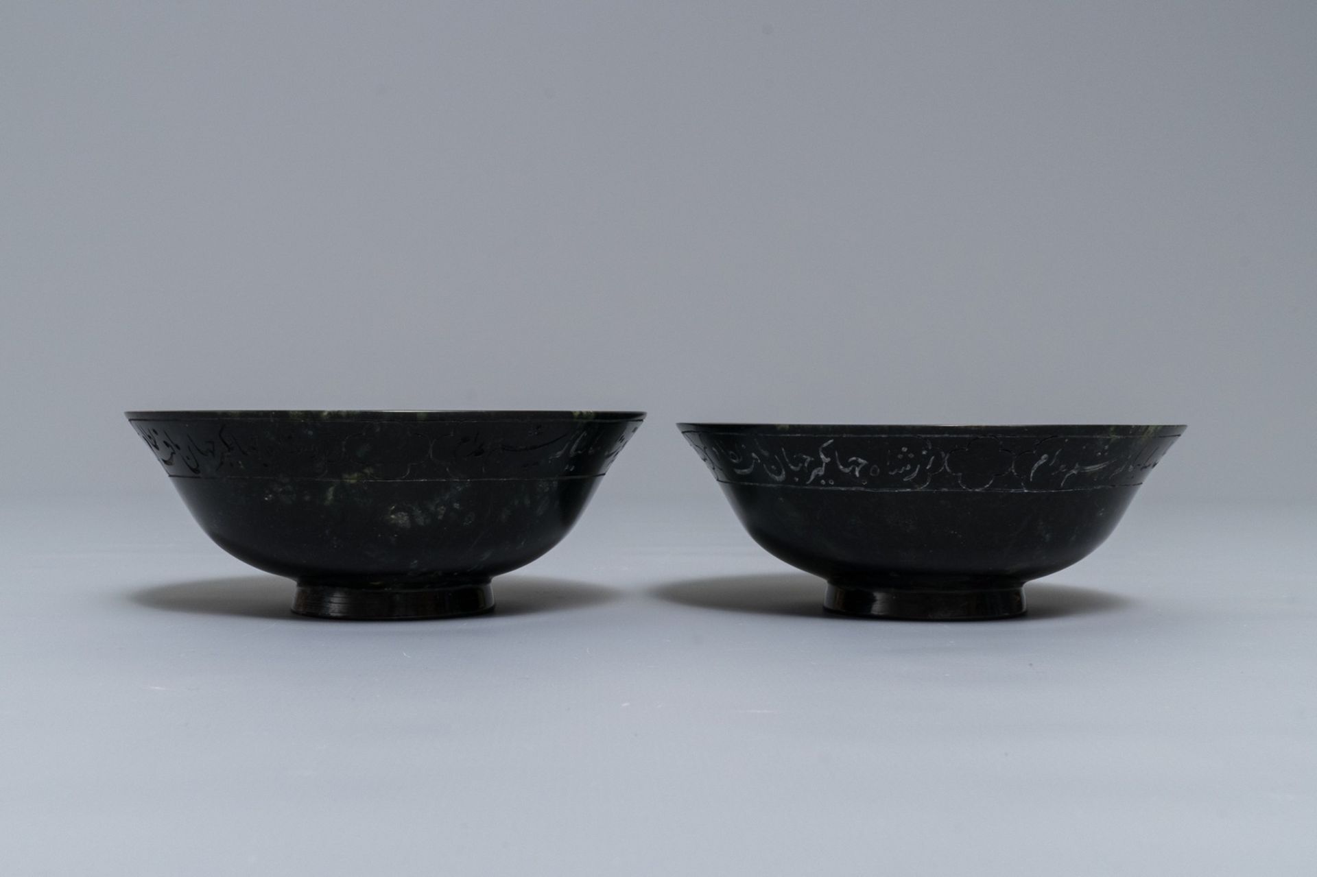 A pair of dark spinach green jade bowls with Arabic or Urdu inscriptions, India, 19/20th C. - Image 4 of 7