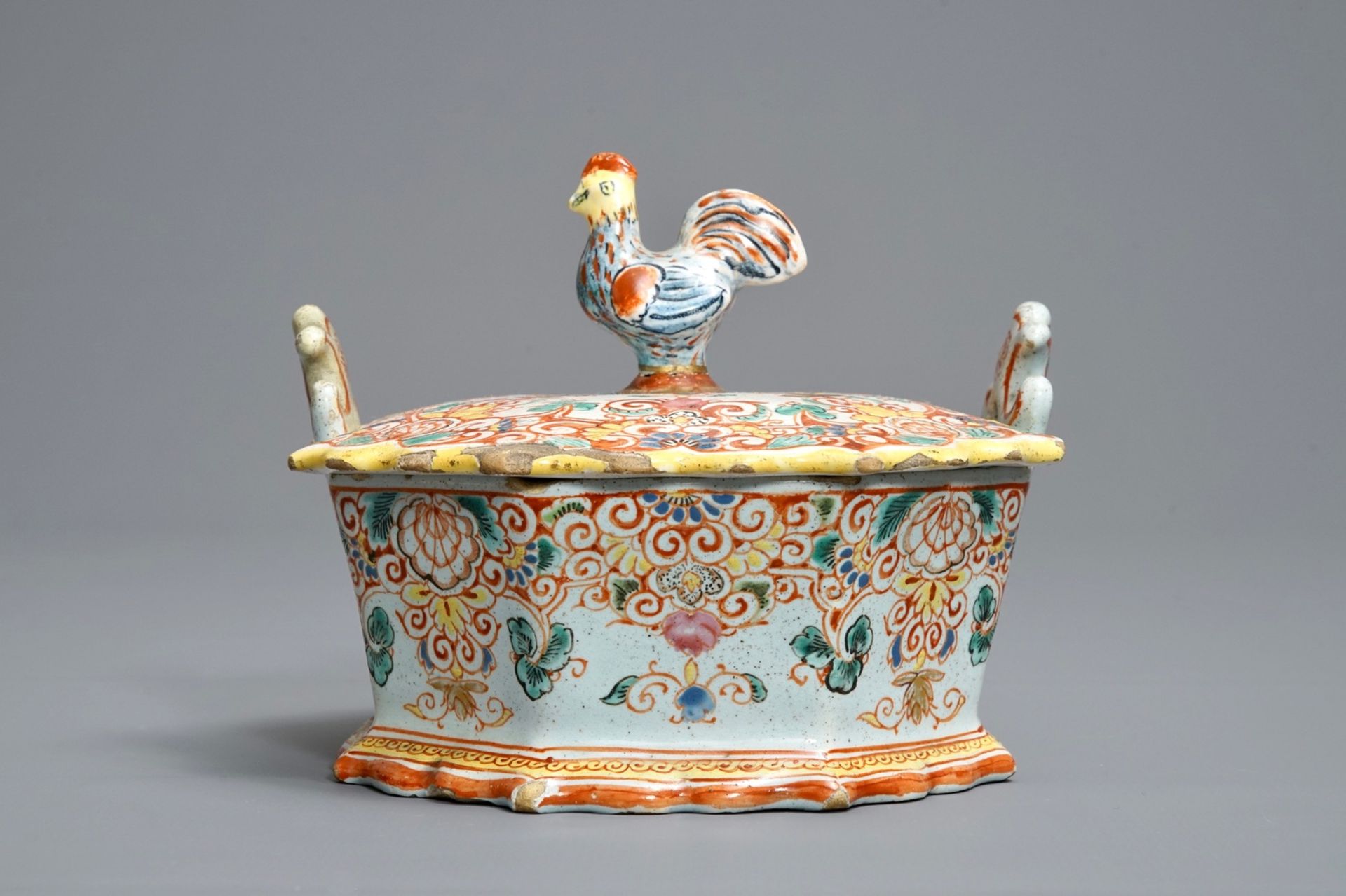 A polychrome petit feu and gilded Dutch Delft rooster-topped butter tub, 1st half 18th C. - Image 4 of 8