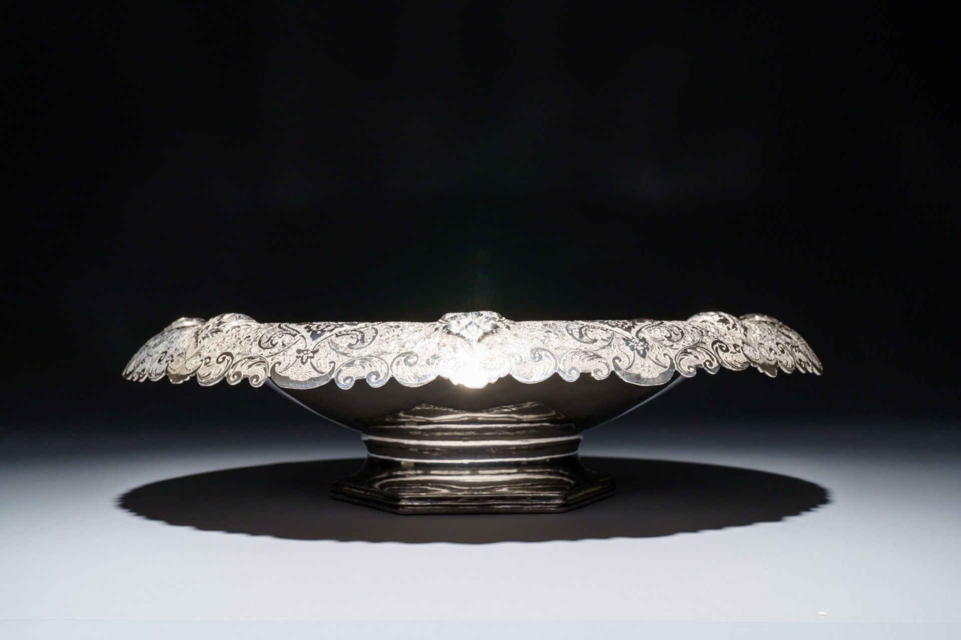 An engraved silver bowl on stand, Iran, 1967-1979 - Image 5 of 9