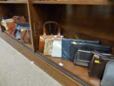 Very good quantity of lady's vintage and other handbags