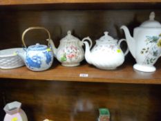 Quantity of porcelain teapots and similar items