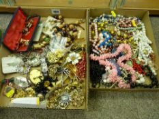 Quantity of vintage costume jewellery