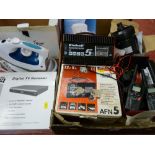 Box of assorted small electrical items etc E/T